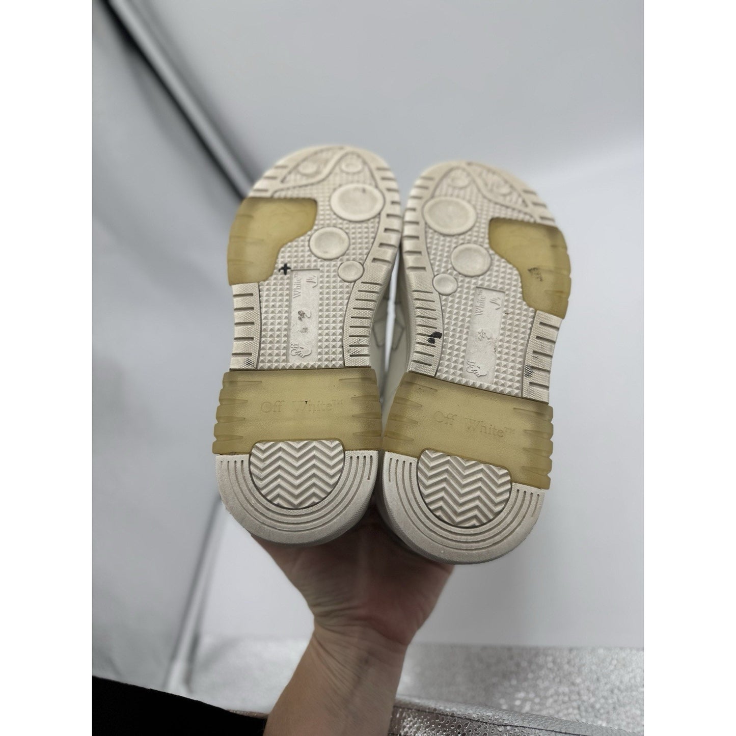 Size EU 40 US 7.5 Off-White Out Of Office