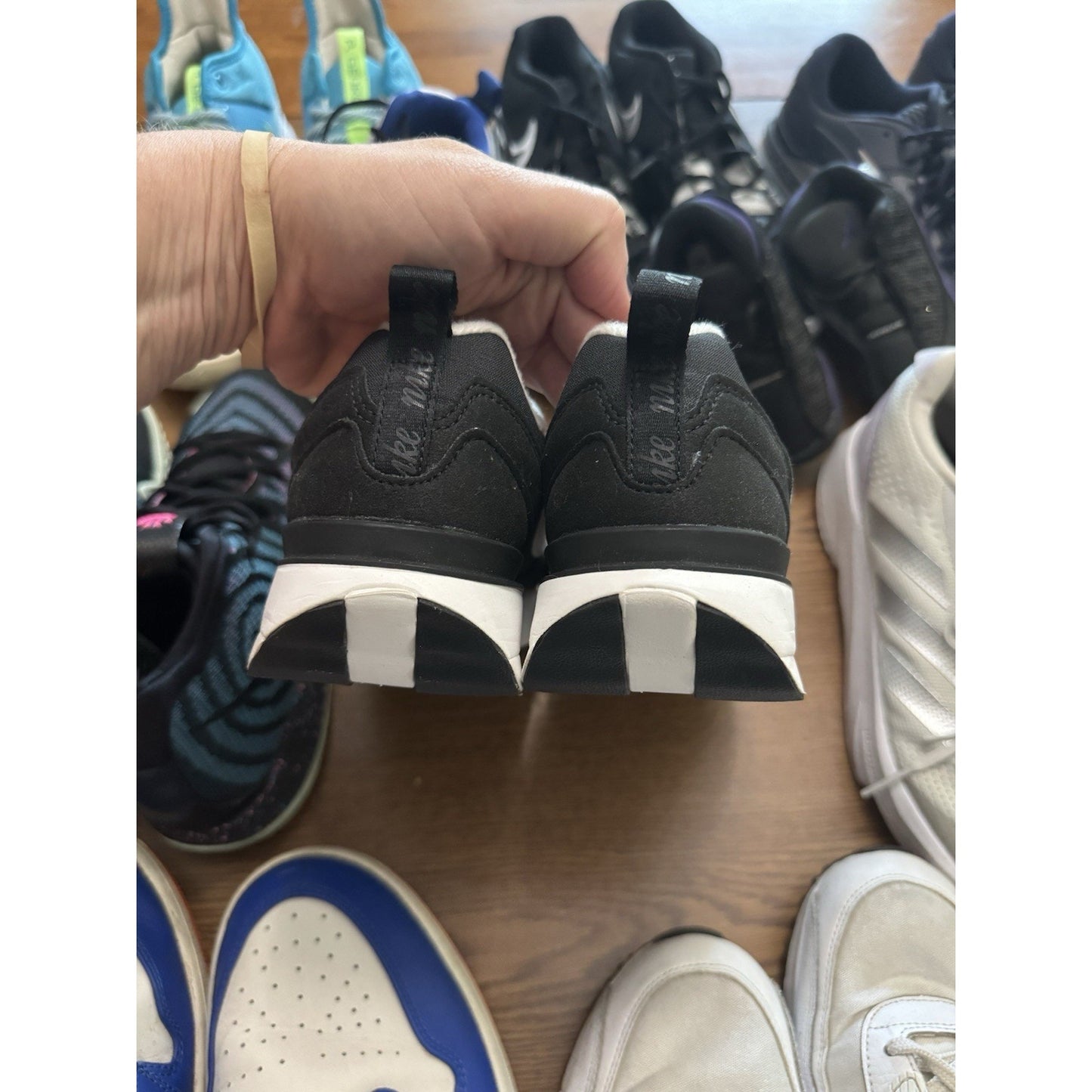 Size 5Y (GS) - Nike Air Max Dawn Low Black White NBS182