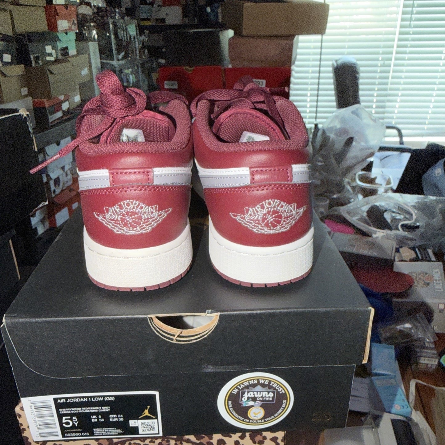 Size 5.5y Jordan 1 Low Bordeaux 55356065