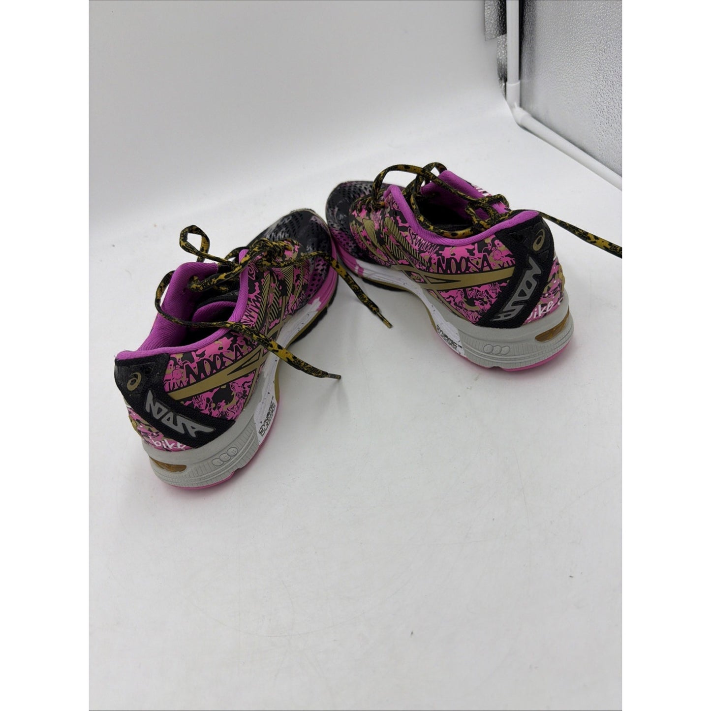 ASICS Gel Noosa Tri 10 Running Shoes Women's Size 7 Hot Pink Black Gold T5M9N