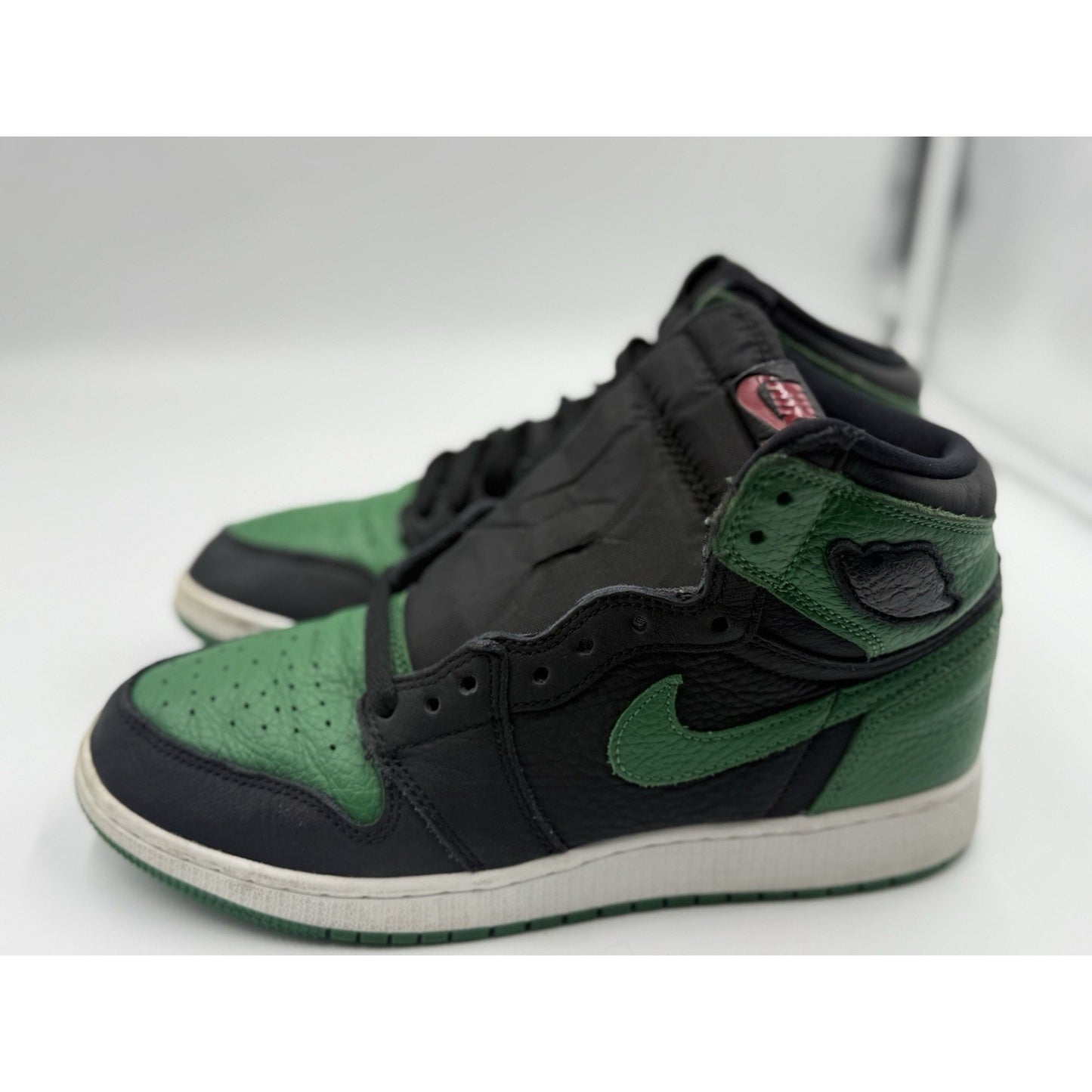 Size 6 (GS) - Jordan 1 Retro OG High Pine Green 2.0 NBS271
