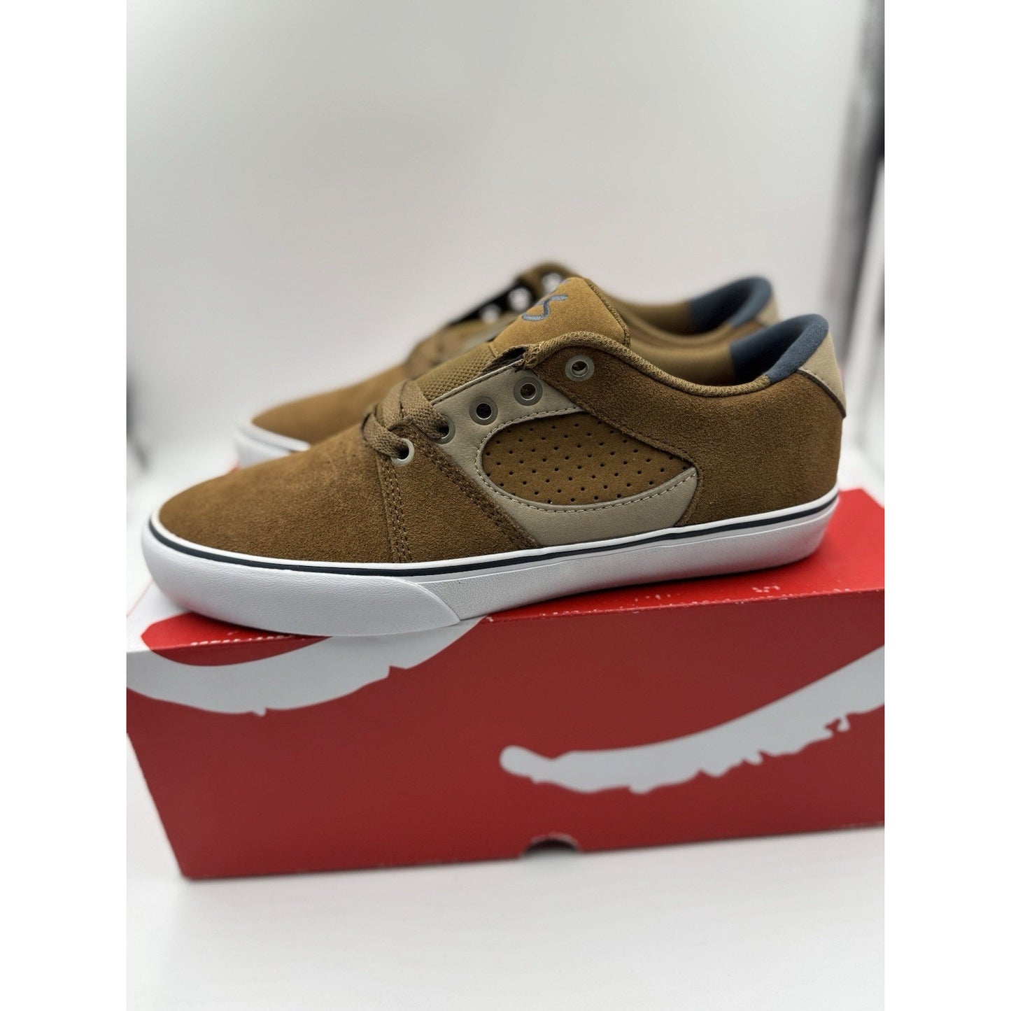 Size 8 Men’s Es Square Three Shoe