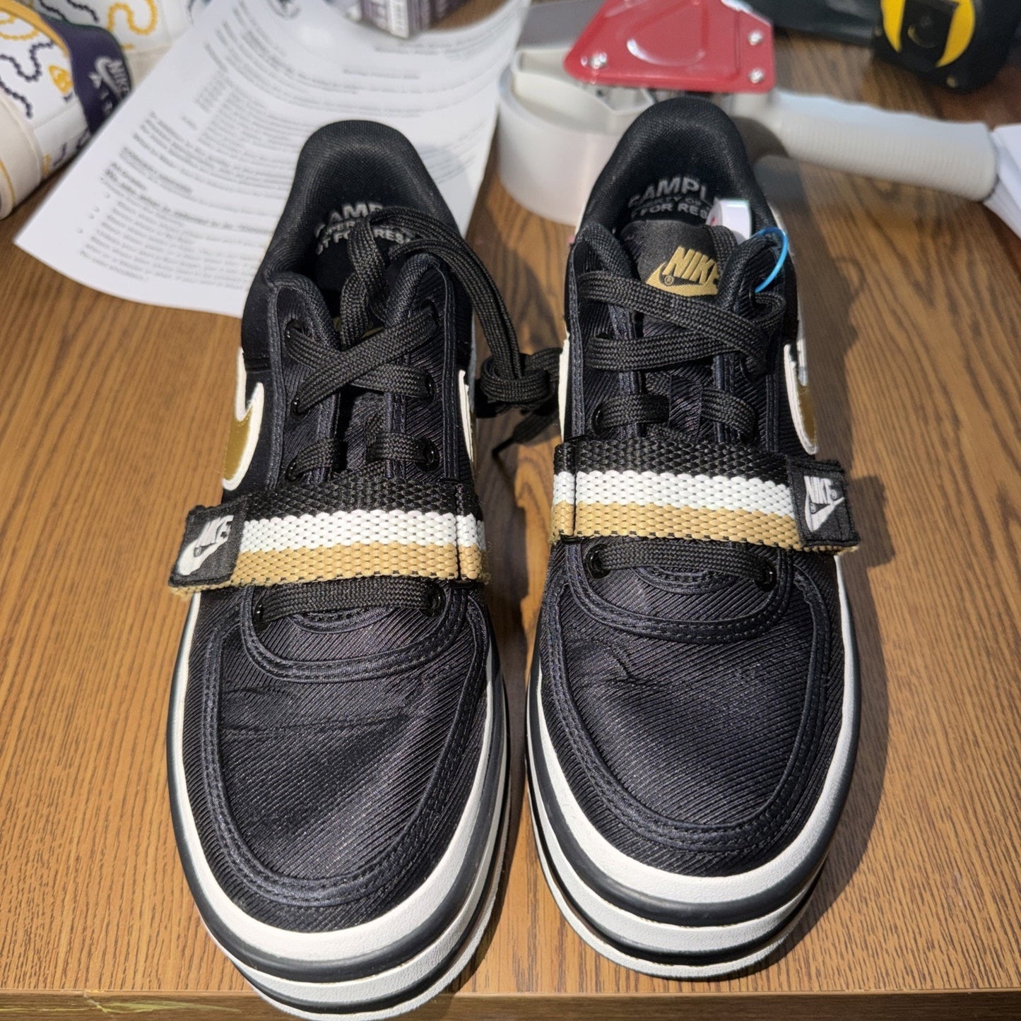 Size 7 w Nike Vandal surprise Looksee Sample