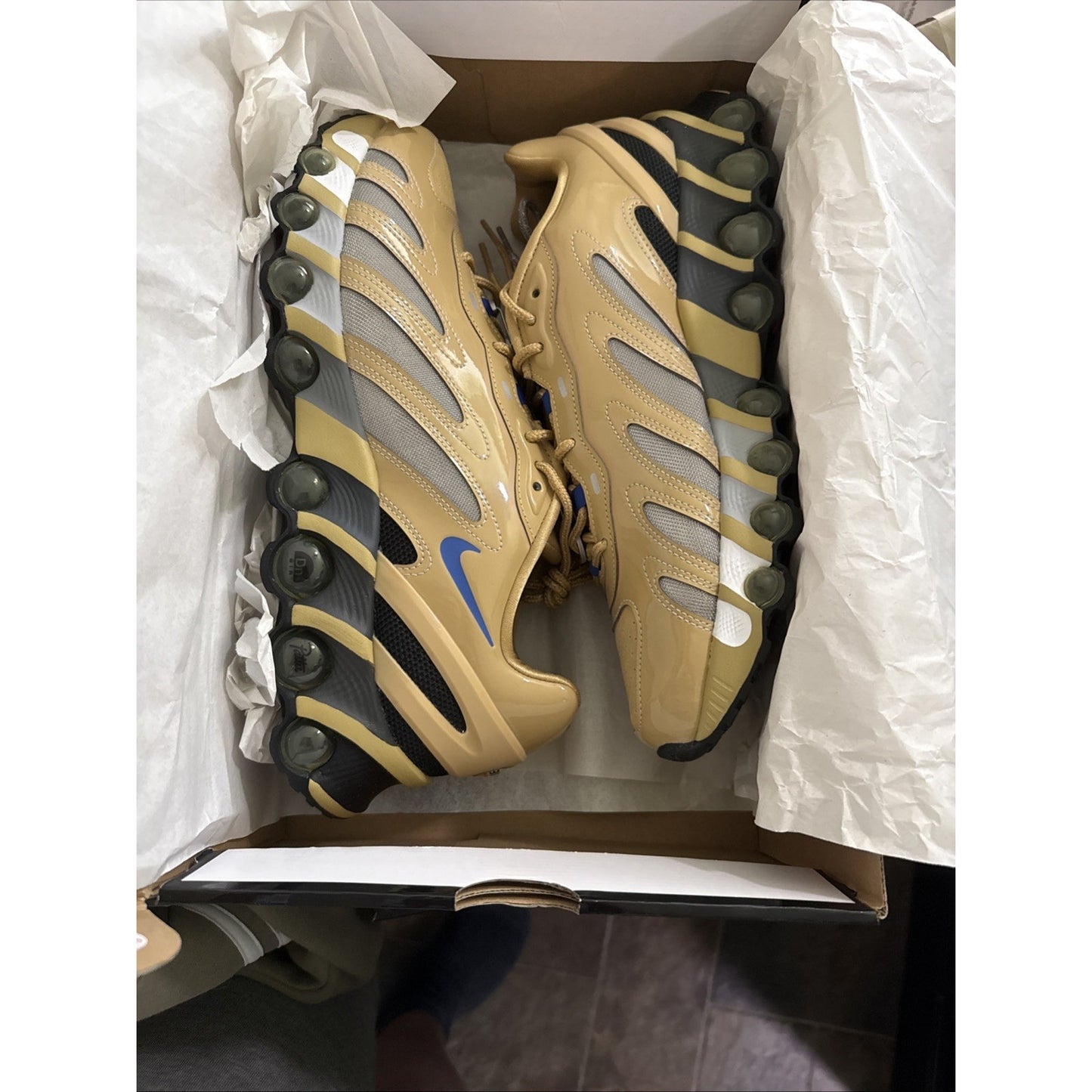 Nike Air Max DN8 Men’s Size 14 New with Box IB4029-700 Club Gold/Metallic Silver