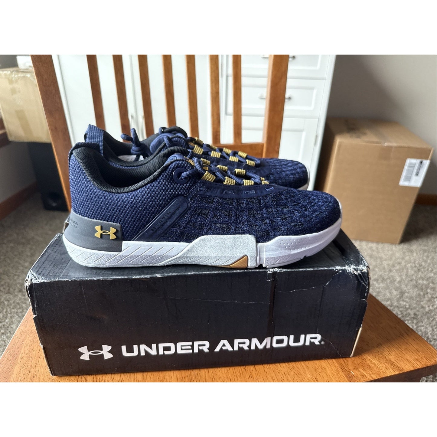 Under Armour Notre Dame TriBase Reign 5 Men’s Size 8 New BS013