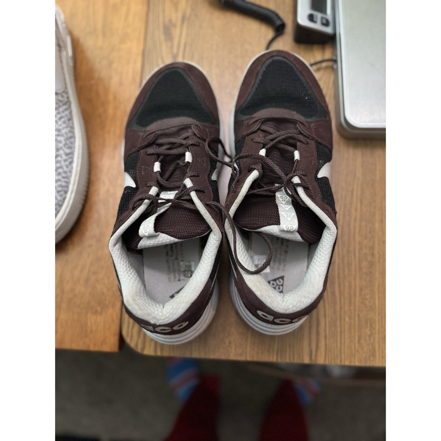 Size 10 - Nike ACG Lowcate Earth