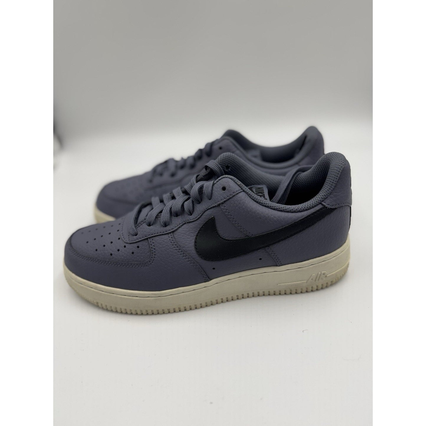 Size 8 - Nike Air Force 1 '07 Low Light Carbon NBS291