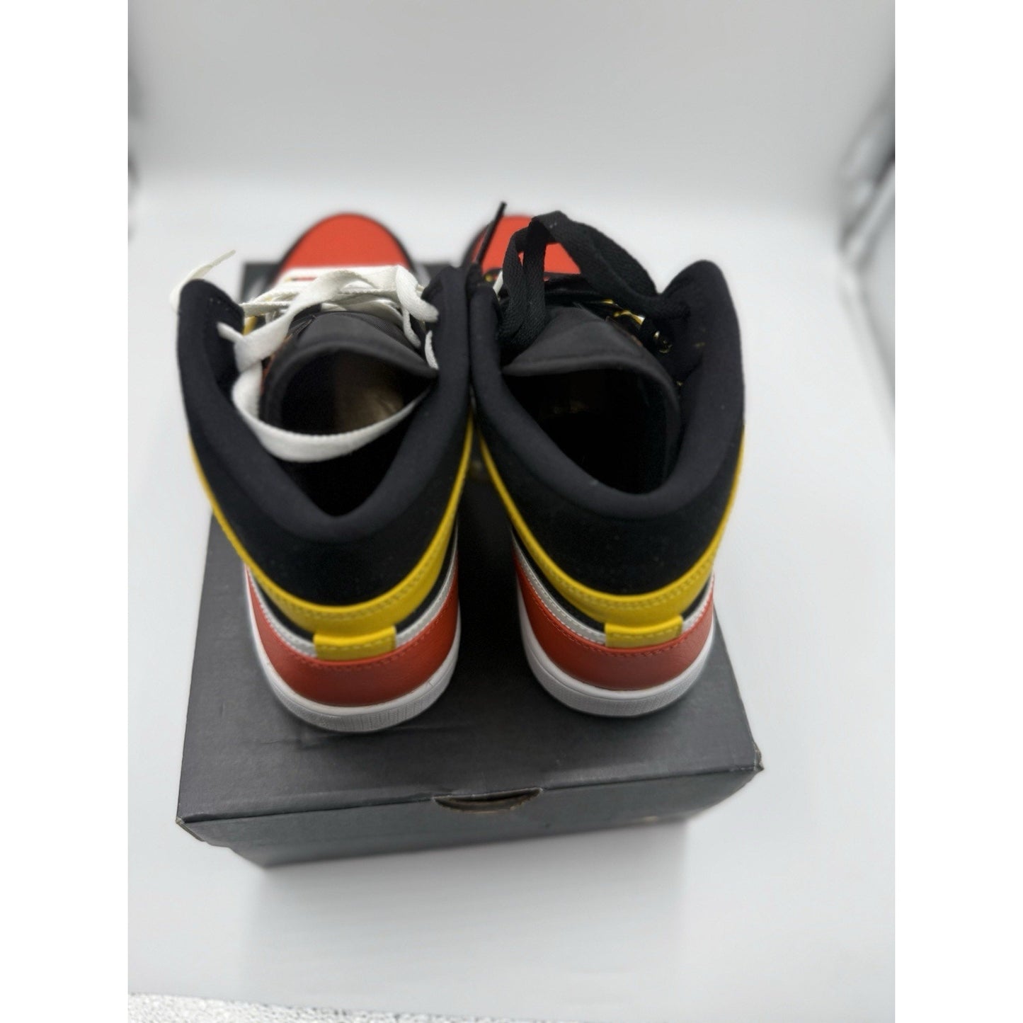 Size 9 - Air Jordan 1 SE Mid Amarillo BS610