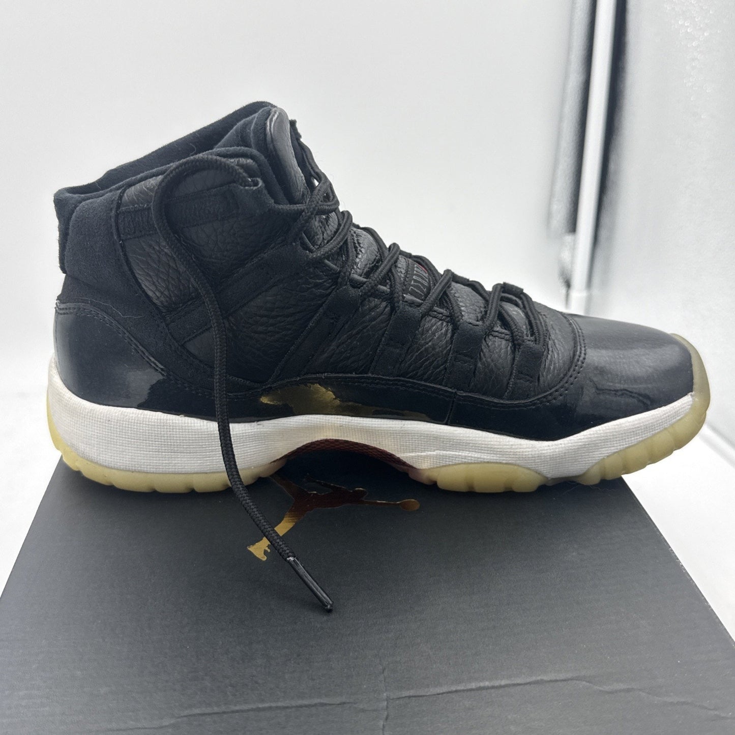 Size 6.5 Y- Jordan 11 Retro 72-10 2015