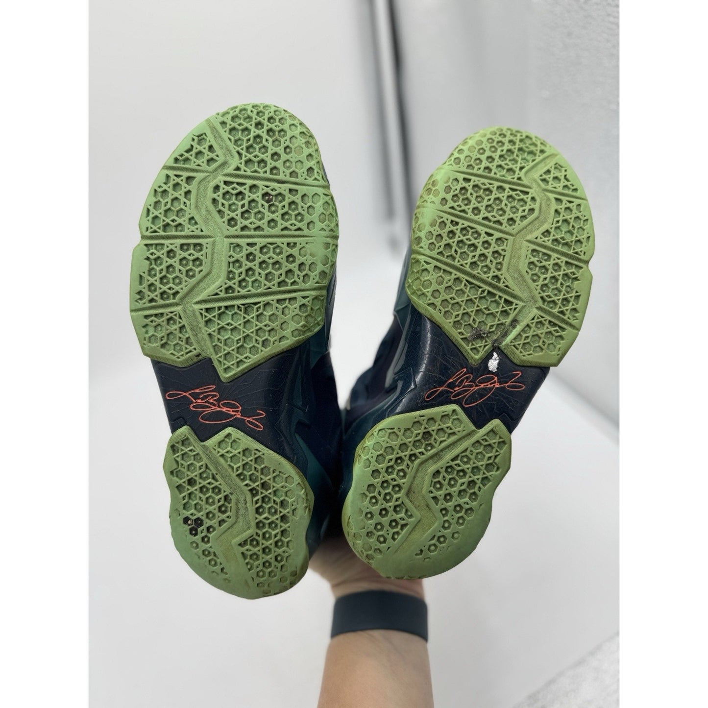 Size 7y Nike LeBron Akron To Miami 621712-401