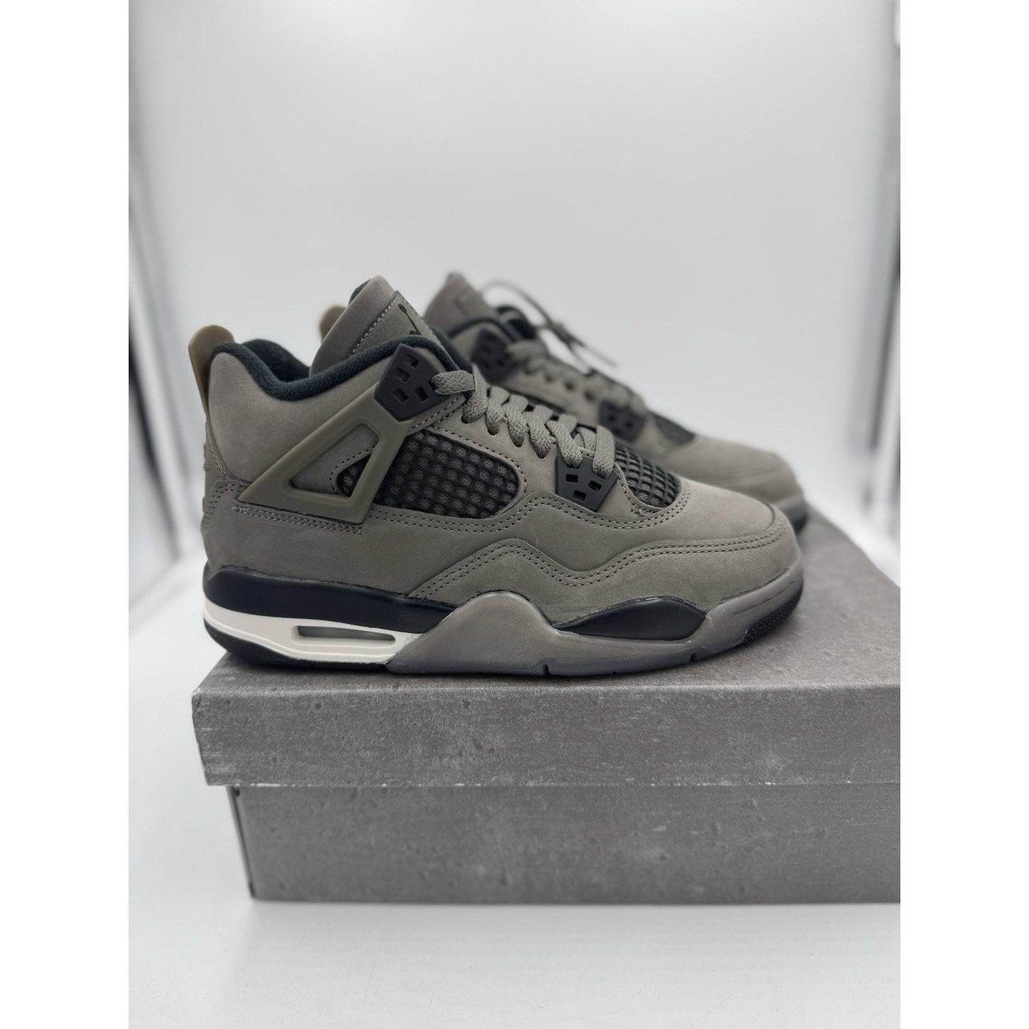 Size 5y Jordan 4 Retro Cave Stone ib4171-200