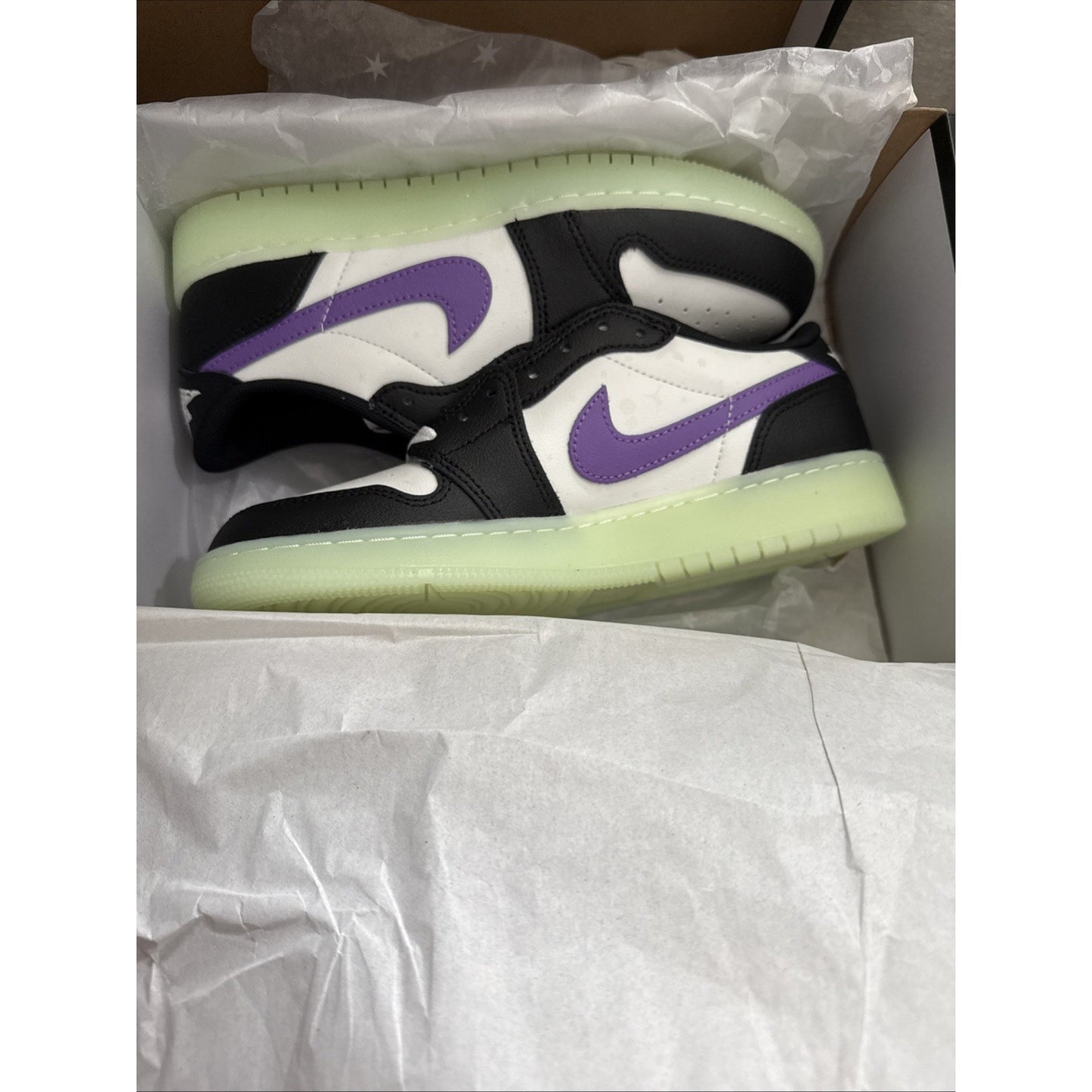 Air Jordan 1 Retro Low Og Glow In The Dark Black Raspberry 6.5Y