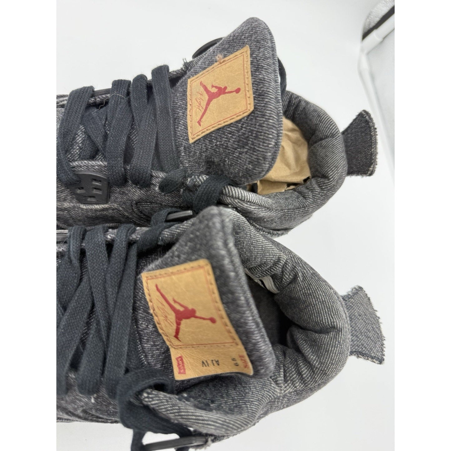 Size 6.5y Jordan 4 Retro Levi’s Black AQ9103-001