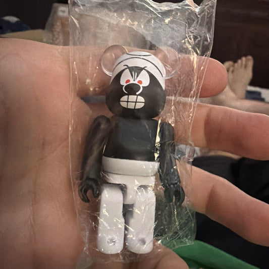 Medicom Toy Bearbrick 100% series 49 Be@rbrick 49 Variant Angry Smurf Black 100%