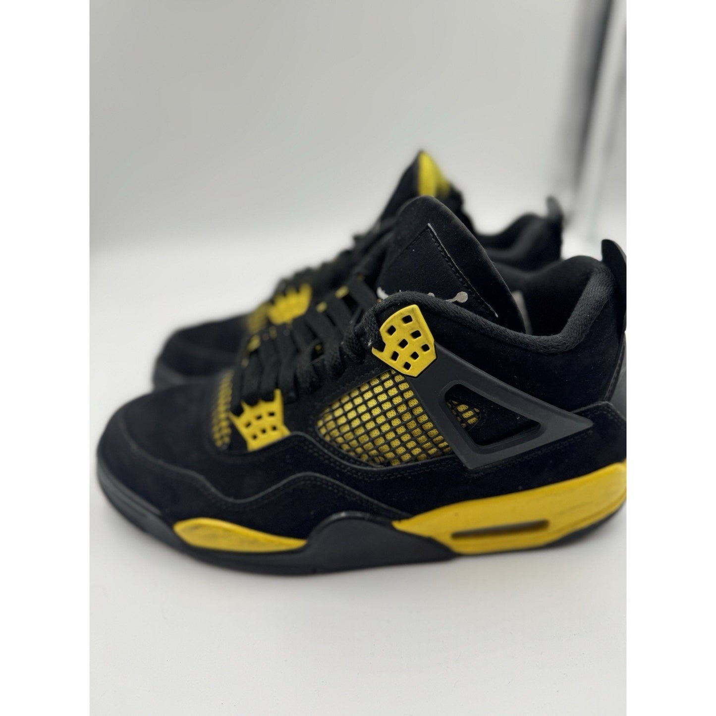 Size 8 - Jordan 4 Retro Mid Thunder NBS380