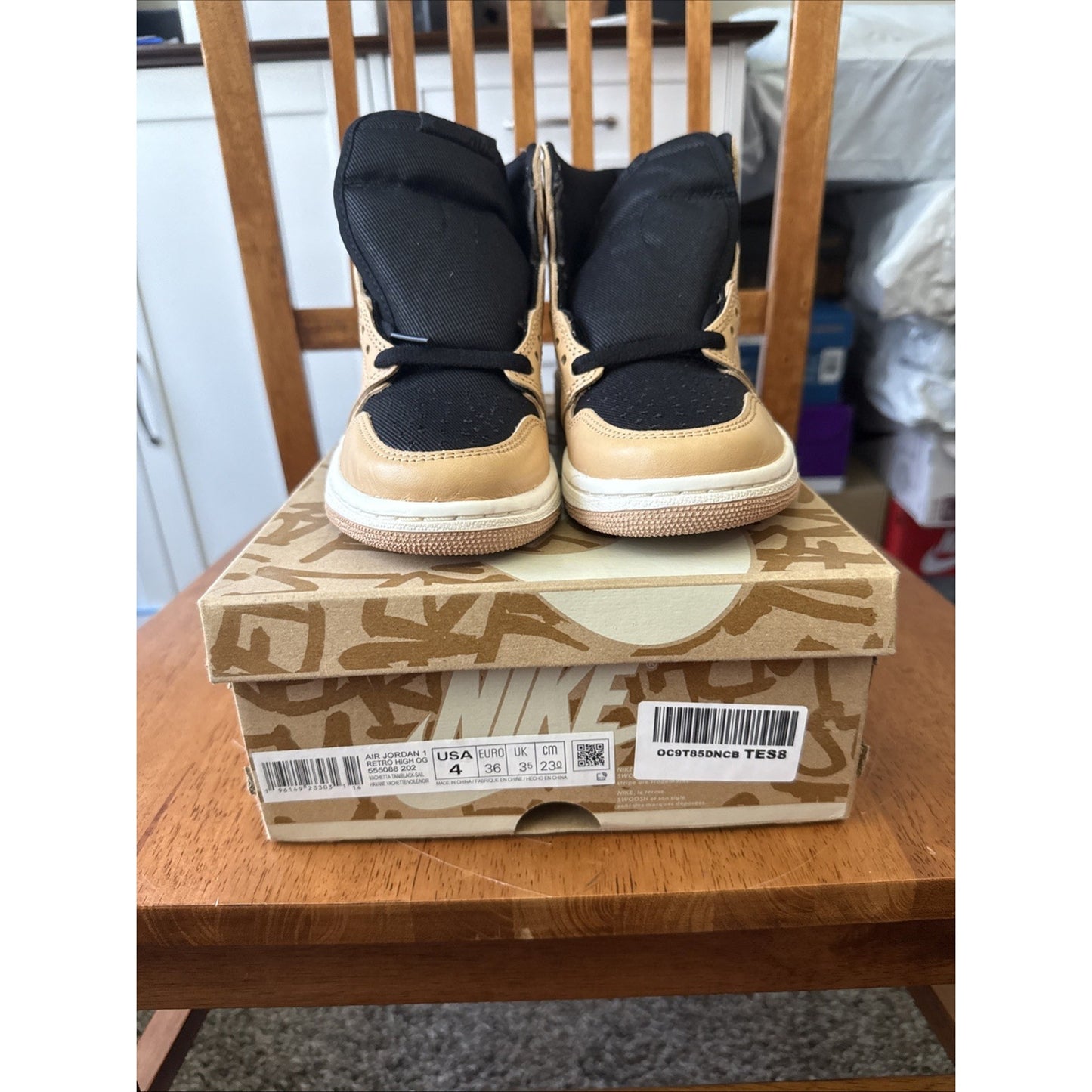 [555088-202] Mens Air Jordan Retro 1 High OG 'Heirloom' BS186