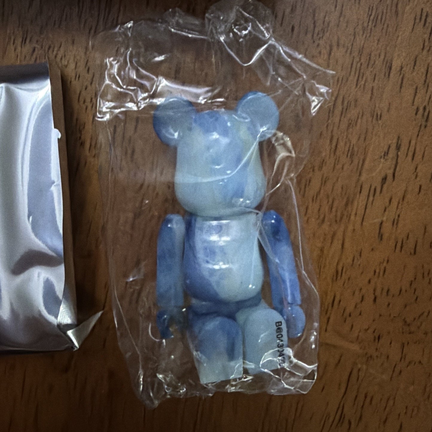 Bearbrick Series 43 JELLYBEAN Blue 100% Medicom Be@rbrick Designer Toy