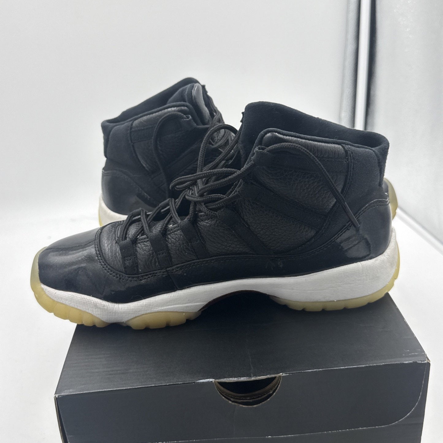 Size 6.5 Y- Jordan 11 Retro 72-10 2015