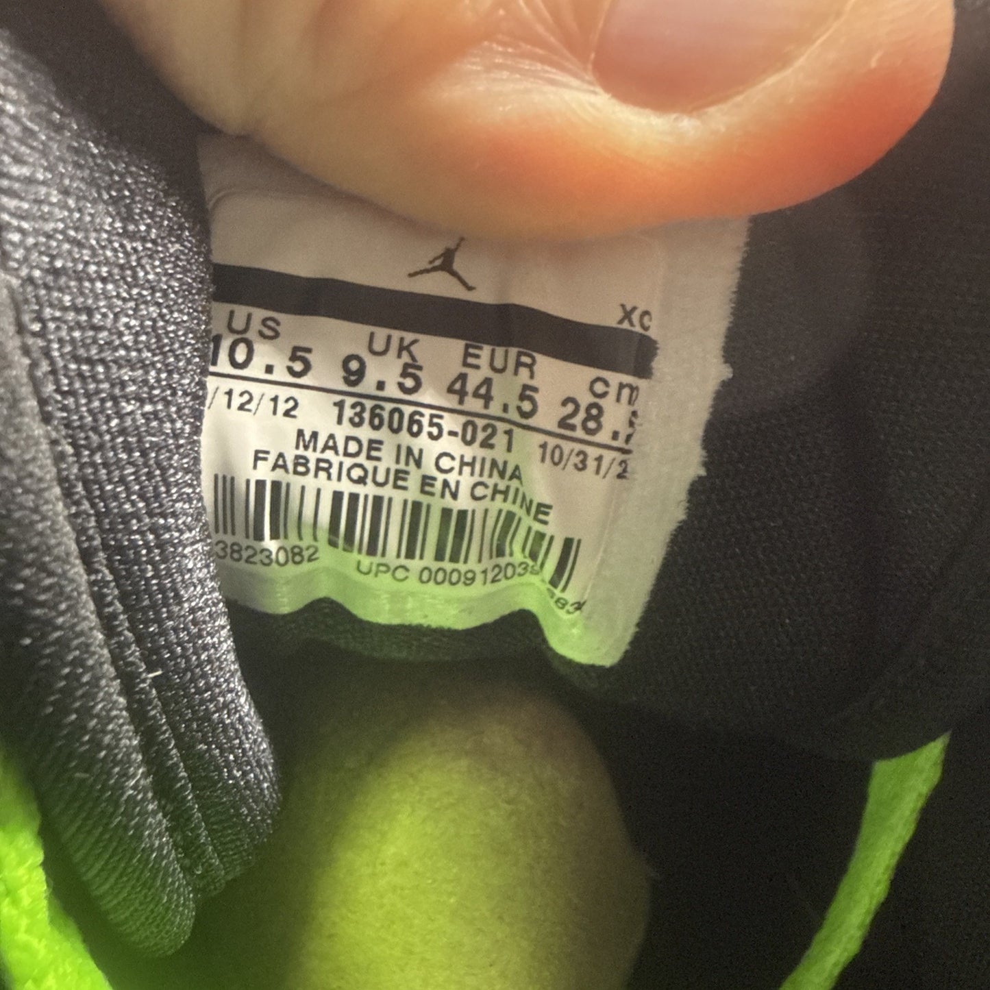 Size 10.5 Jordan 1 Night Vision Joker 136065-021