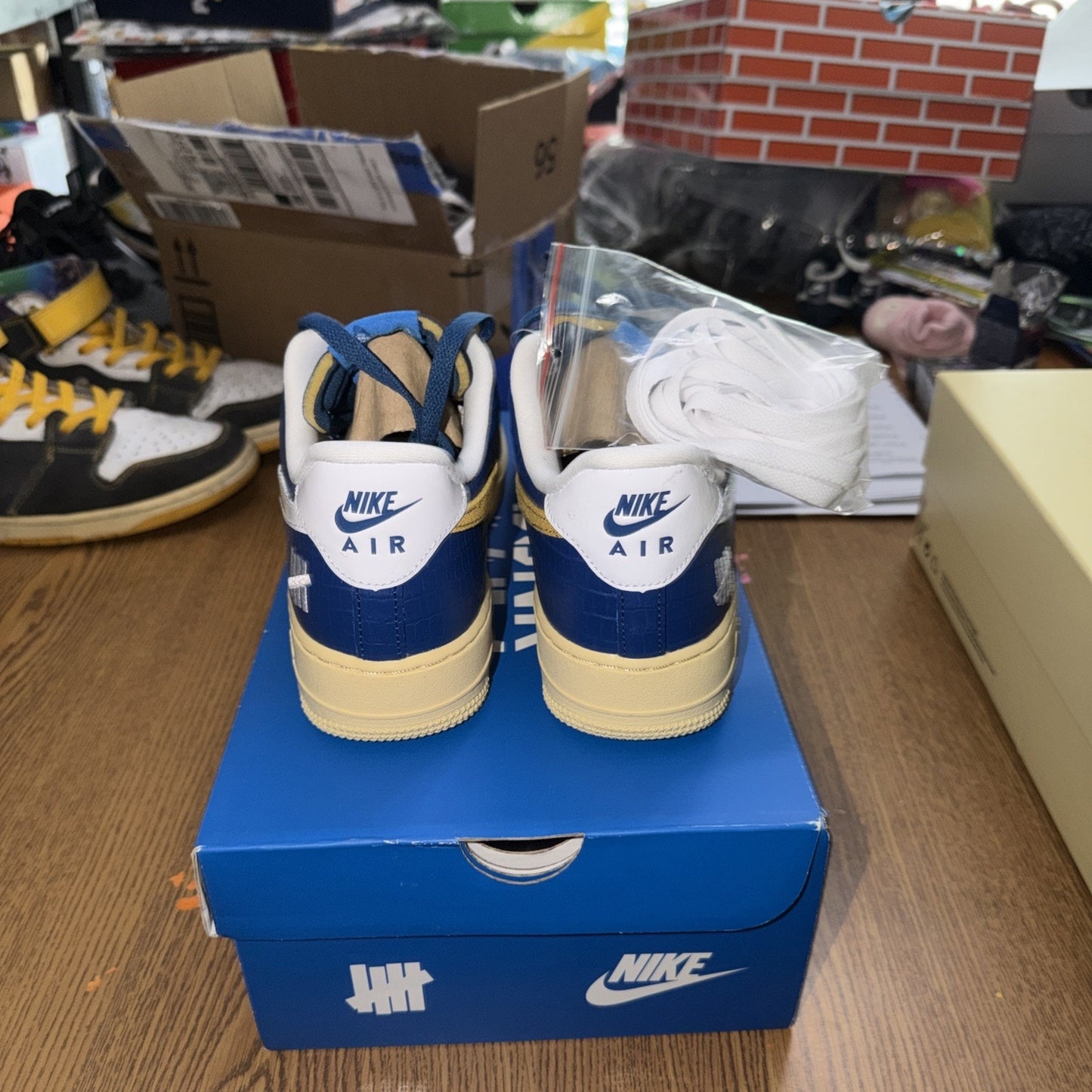 Size 7 - Undefeated x Nike Air Force 1 SP Low Dunk vs AF1