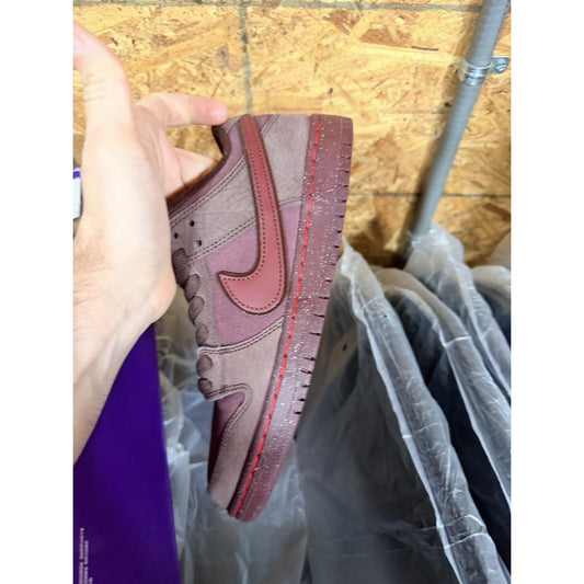 Size 7 - Nike Dunk Premium SB Low City of Love Collection - Burgundy Crush