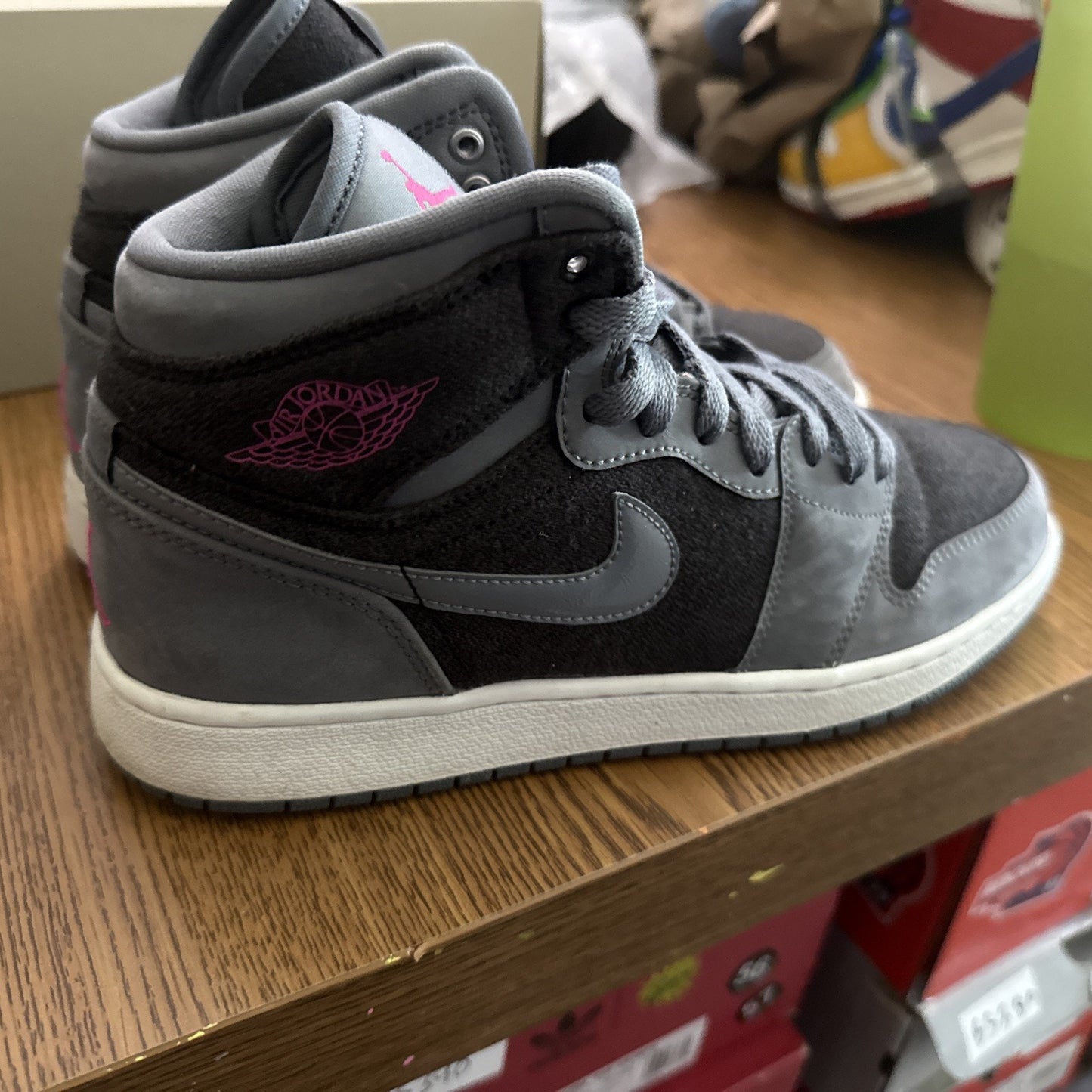 Size 7y Jordan 1 Retro High Cool Grey Vivid Pink 332148-002