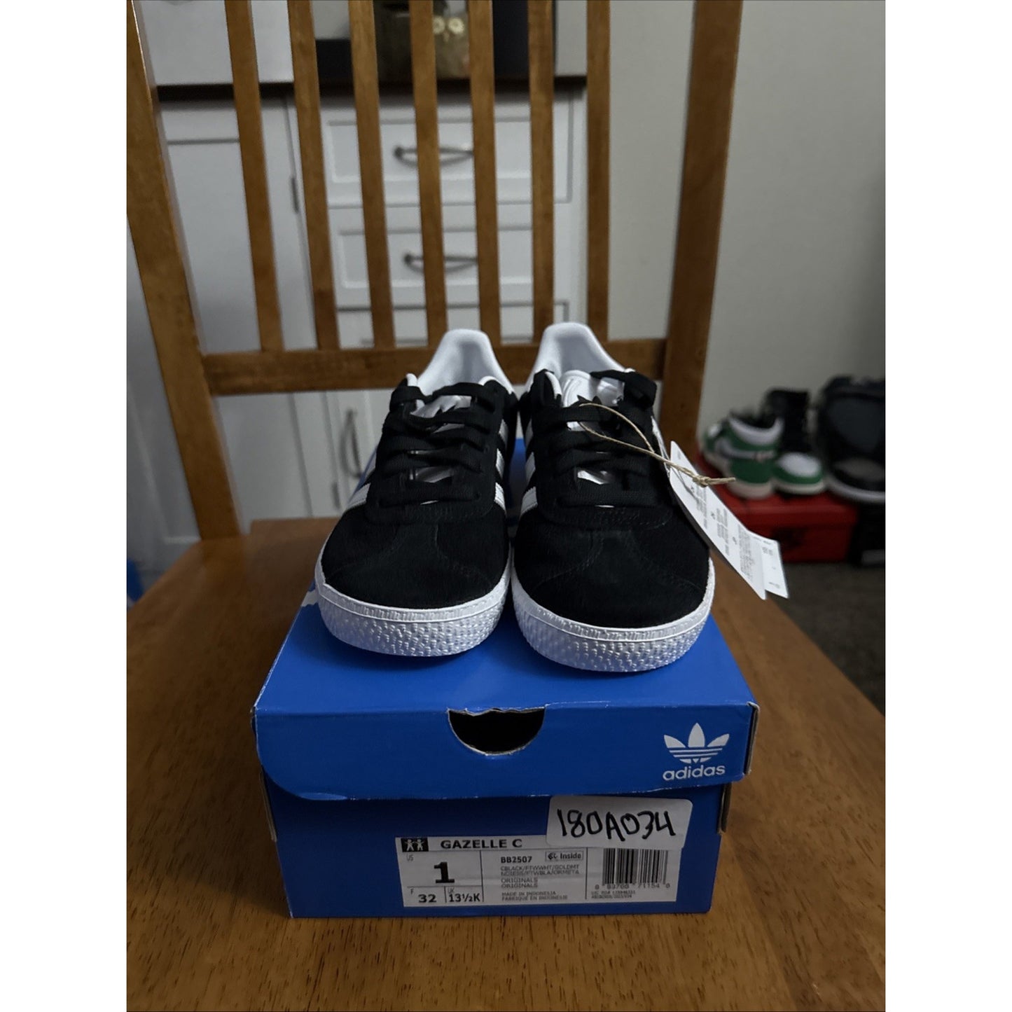 ADIDAS GAZELLE C BLACK/WHITE/GOLD BB2507 Kids SIZE 1 BS109