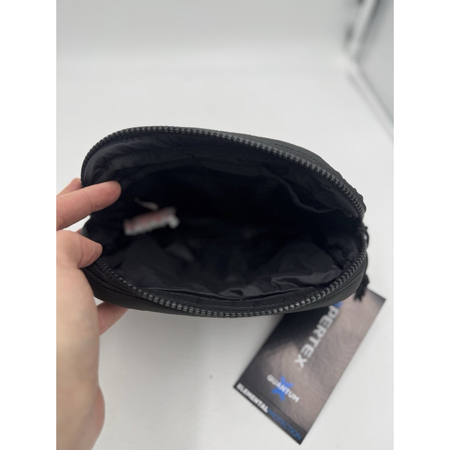 Supreme Puffer Pouch Bag Authentic Black, FW22 Accessory