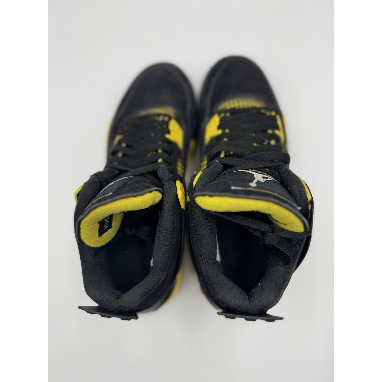 Size 8 - Jordan 4 Retro Mid Thunder NBS380