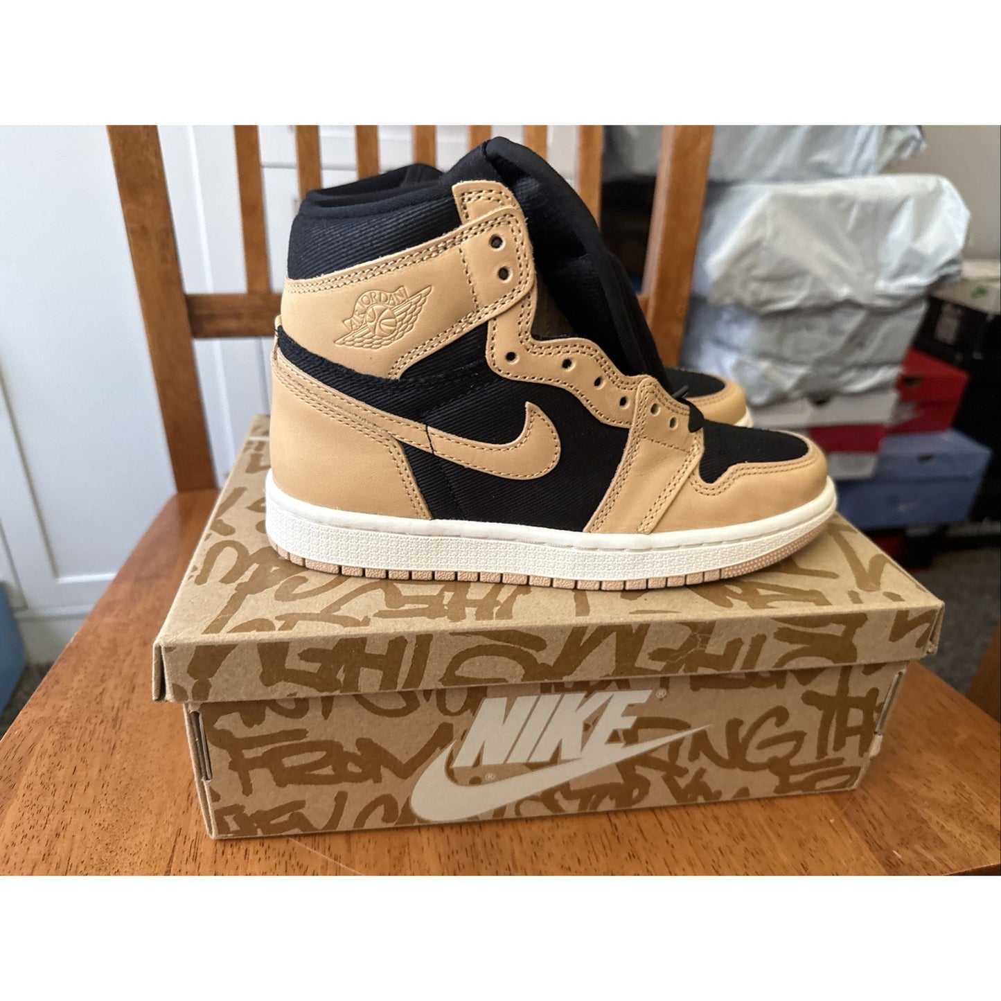 [555088-202] Mens Air Jordan Retro 1 High OG 'Heirloom' BS186