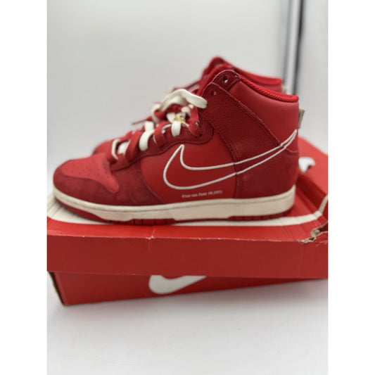 Size 9 - Nike Dunk SE High First Use Pack - University Red