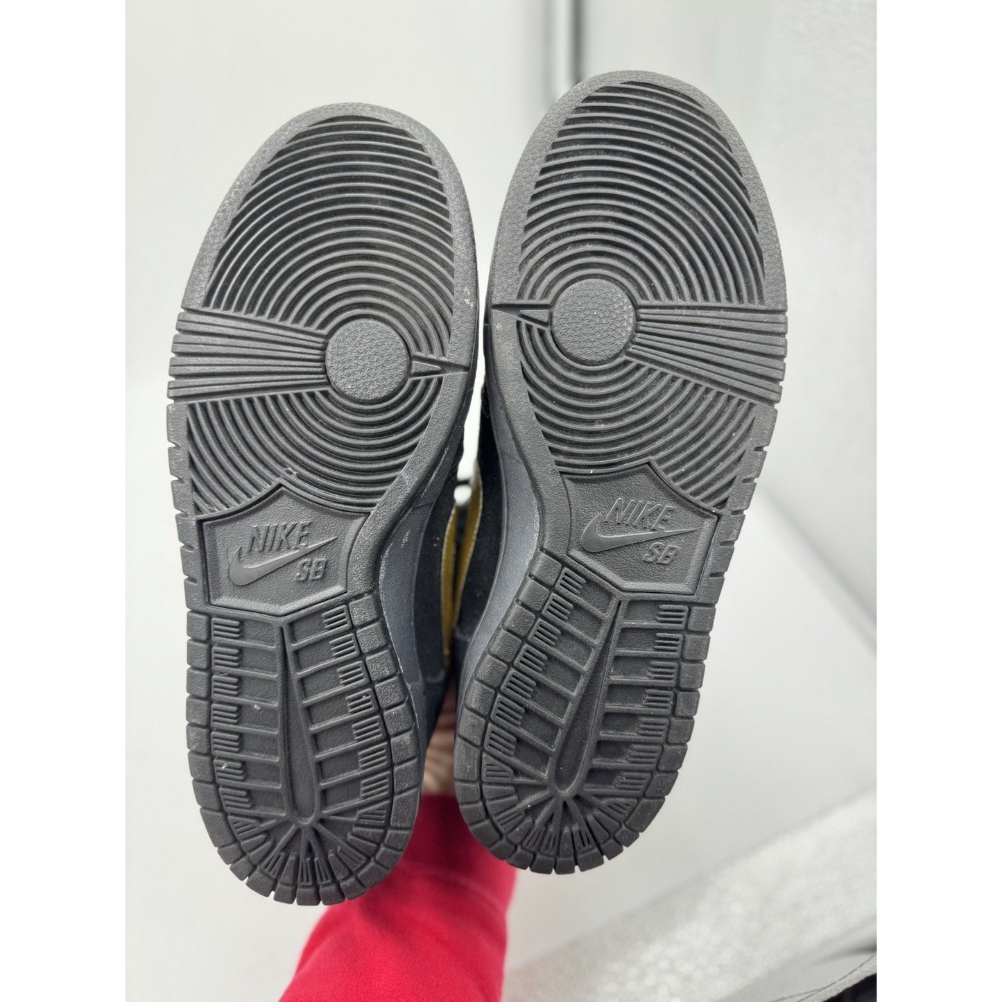 Size 9.5 - Nike Dunk Pro Sb Mid Obsidian Metallic Gold