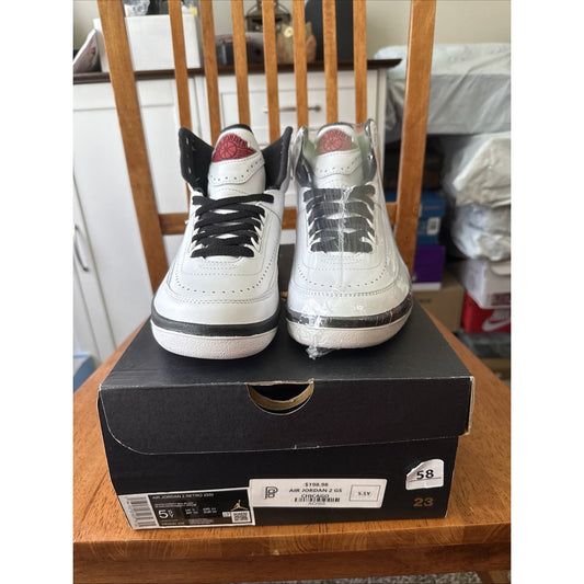 Size 5.5y Jordan 2 Retro "Chicago" White/Varsity Red-Black (DX2591 106) BS168