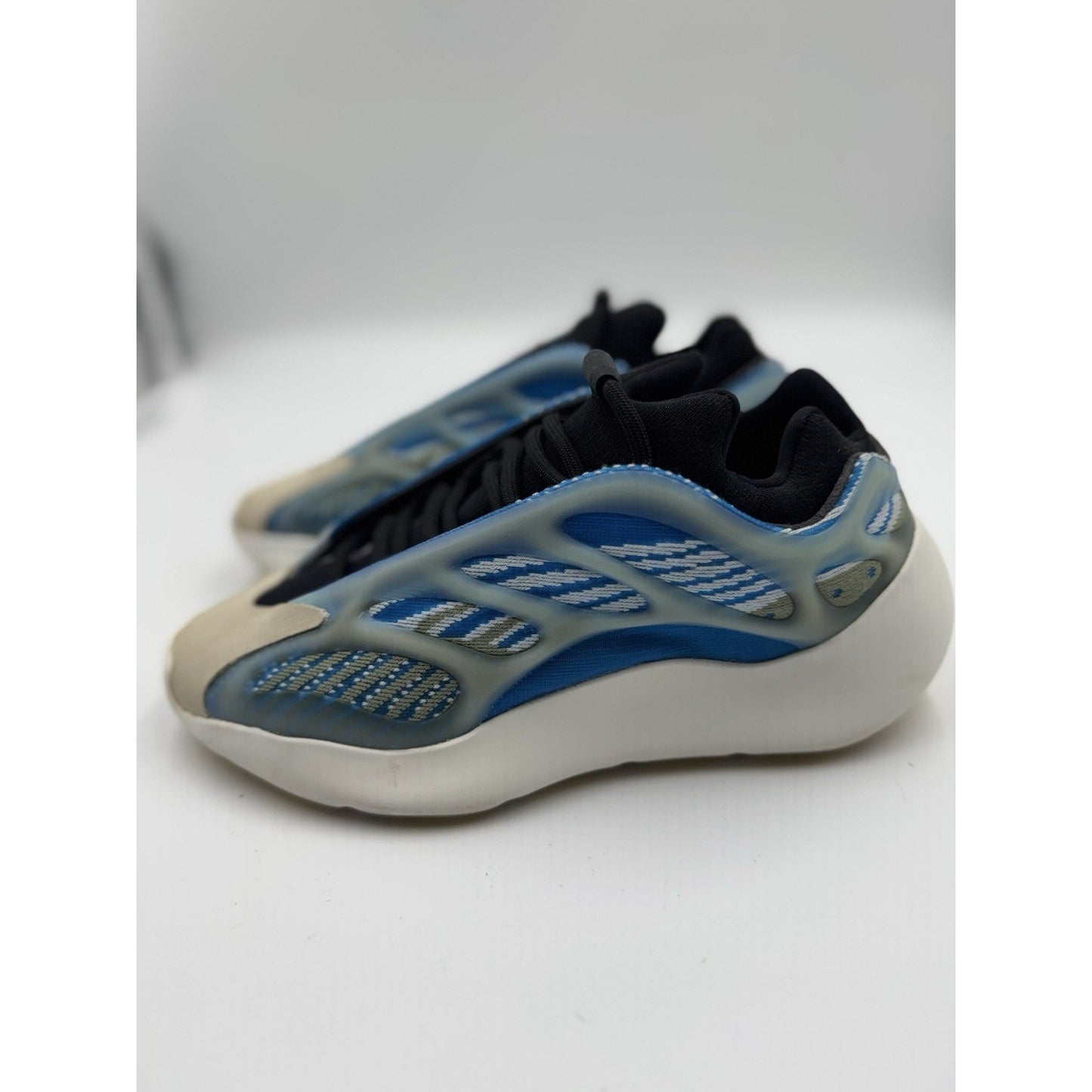 Size 5 - adidas Yeezy 700 V3 Arzareth NBS356
