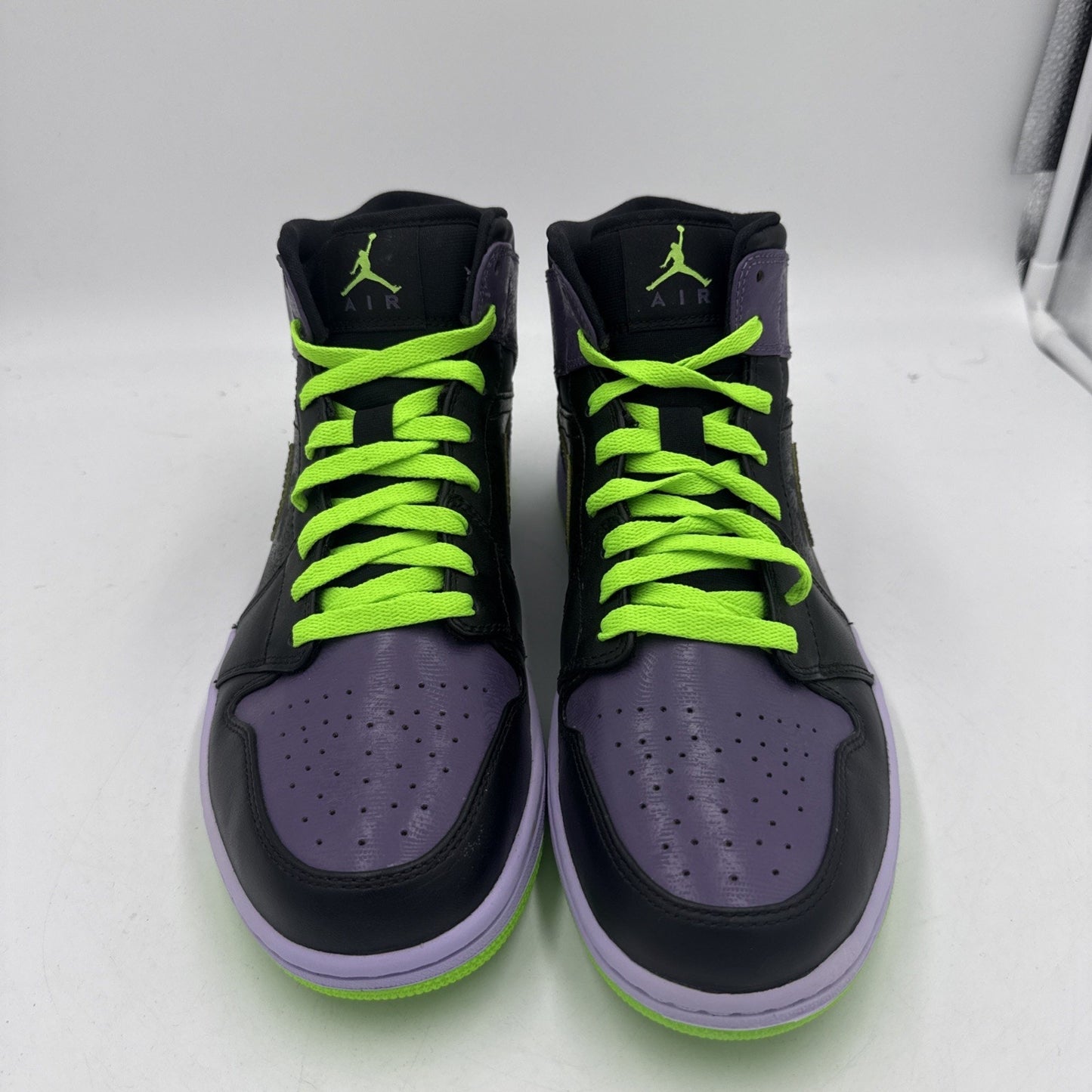 Size 10.5 Jordan 1 Night Vision Joker 136065-021