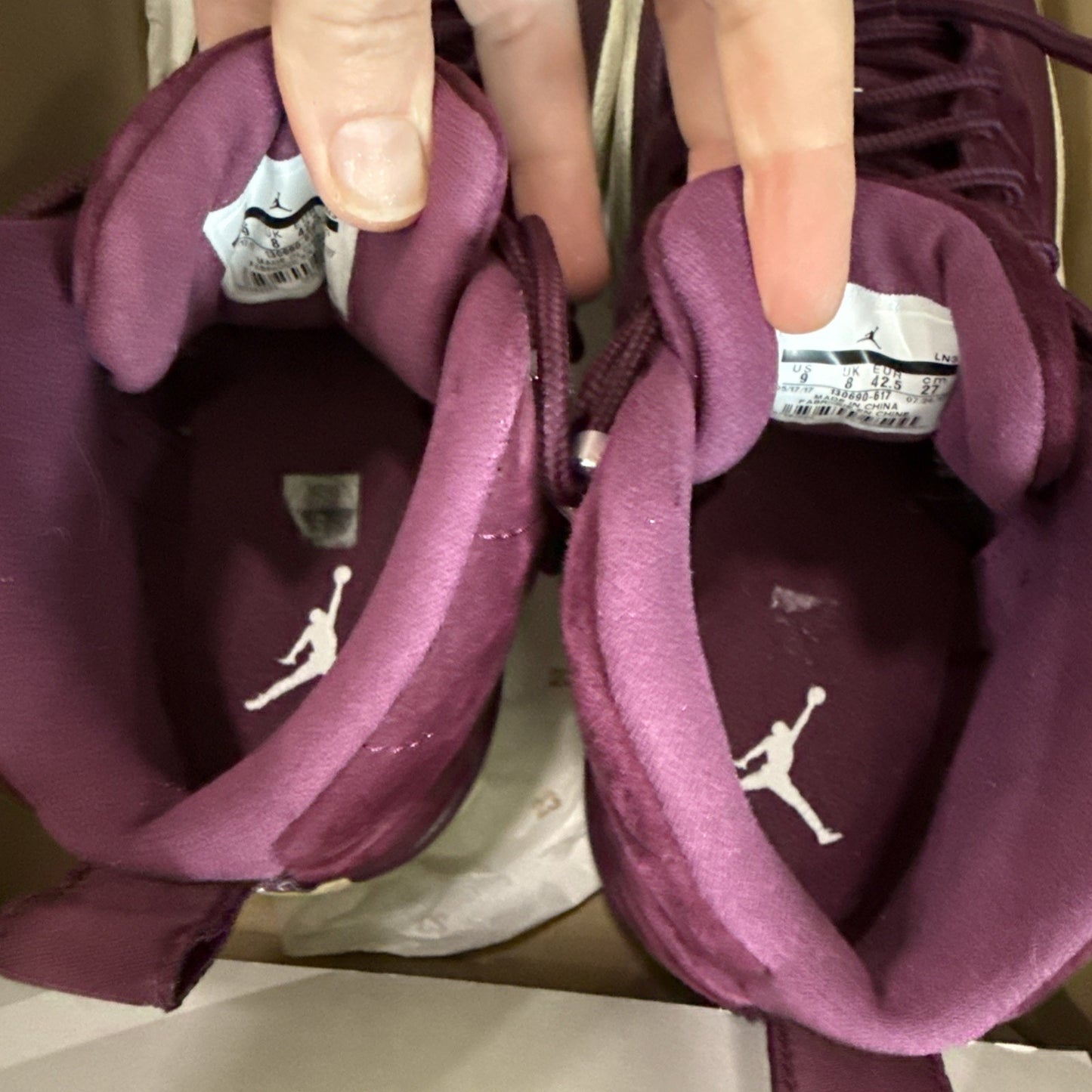 Air Jordan 12 Retro Bordeaux Size 9 Pre-Owned 130690-617 Purple White