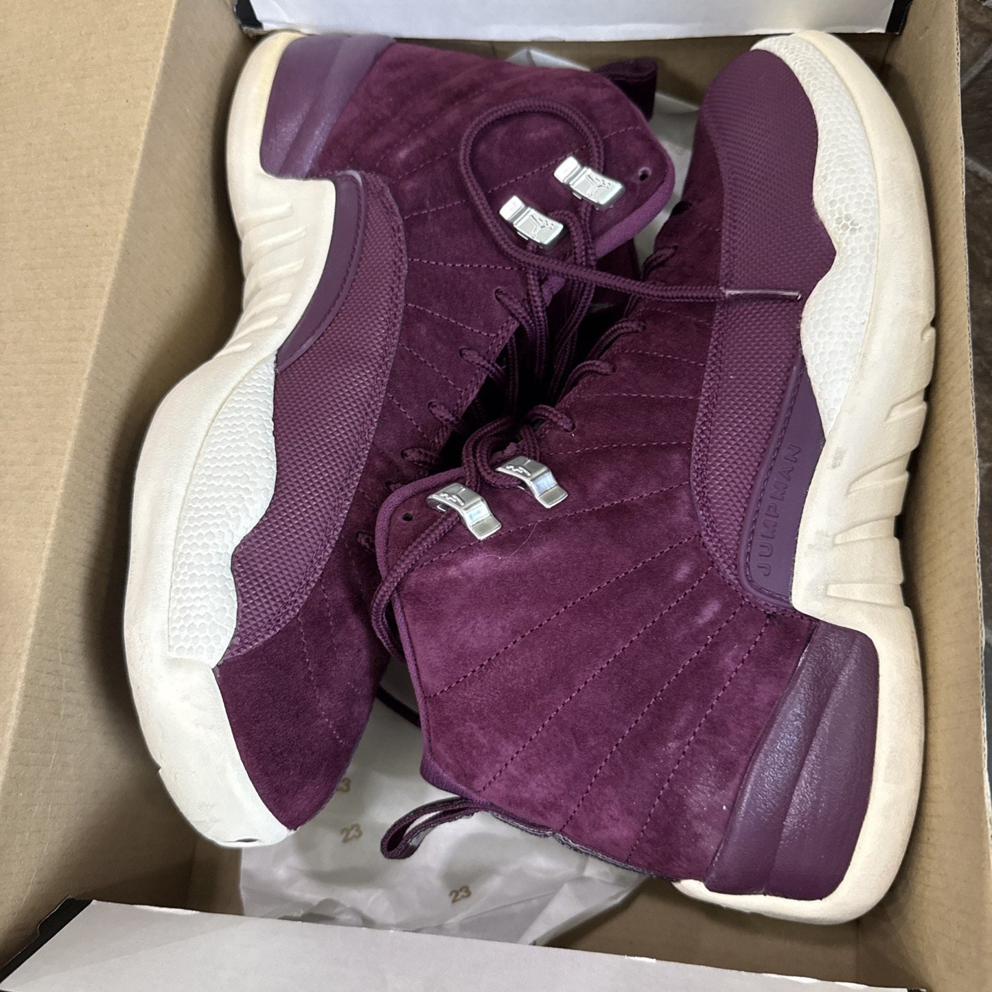 Air Jordan 12 Retro Bordeaux Size 9 Pre-Owned 130690-617 Purple White