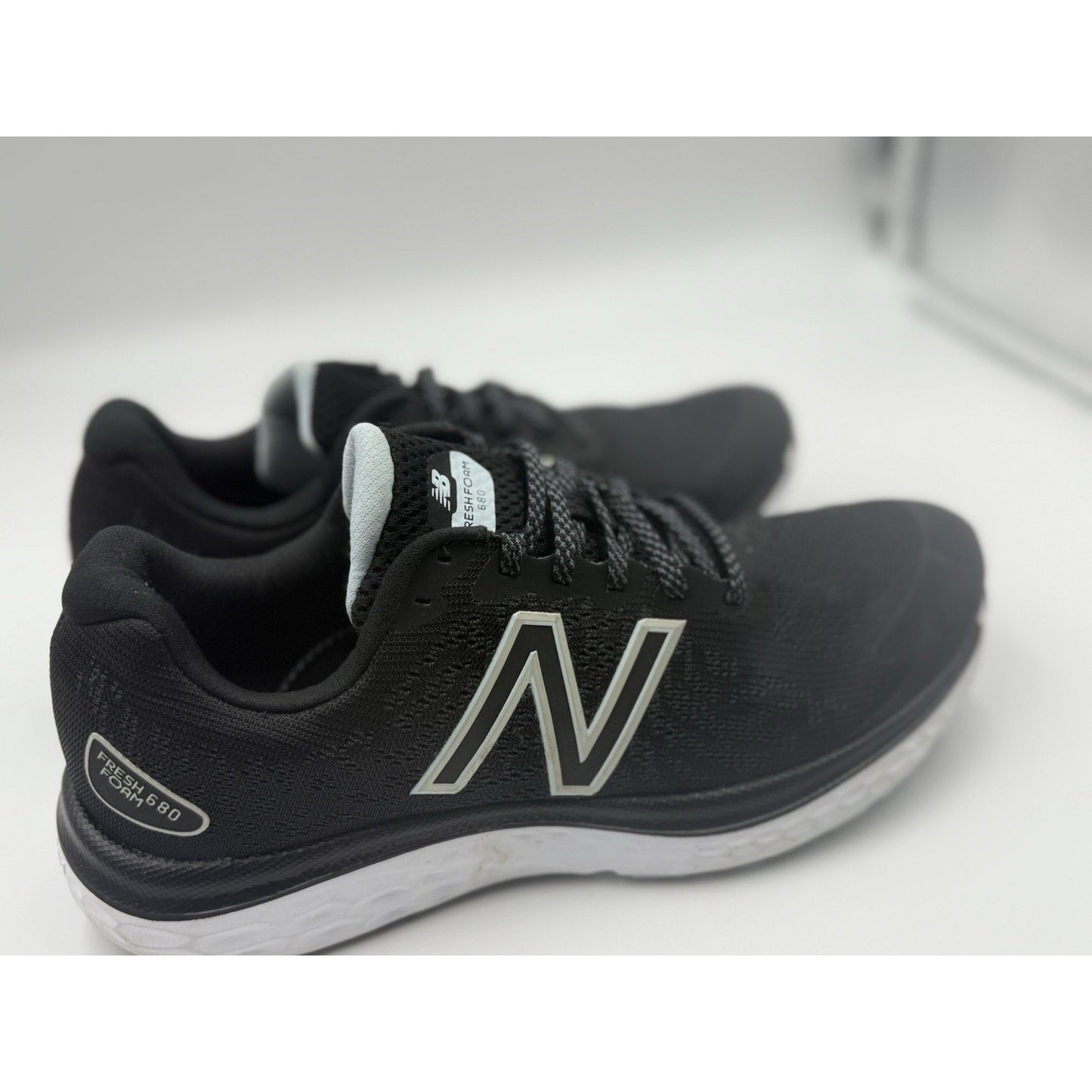 Size 10 - New Balance Fresh Foam 680v7 Black White W NBS273