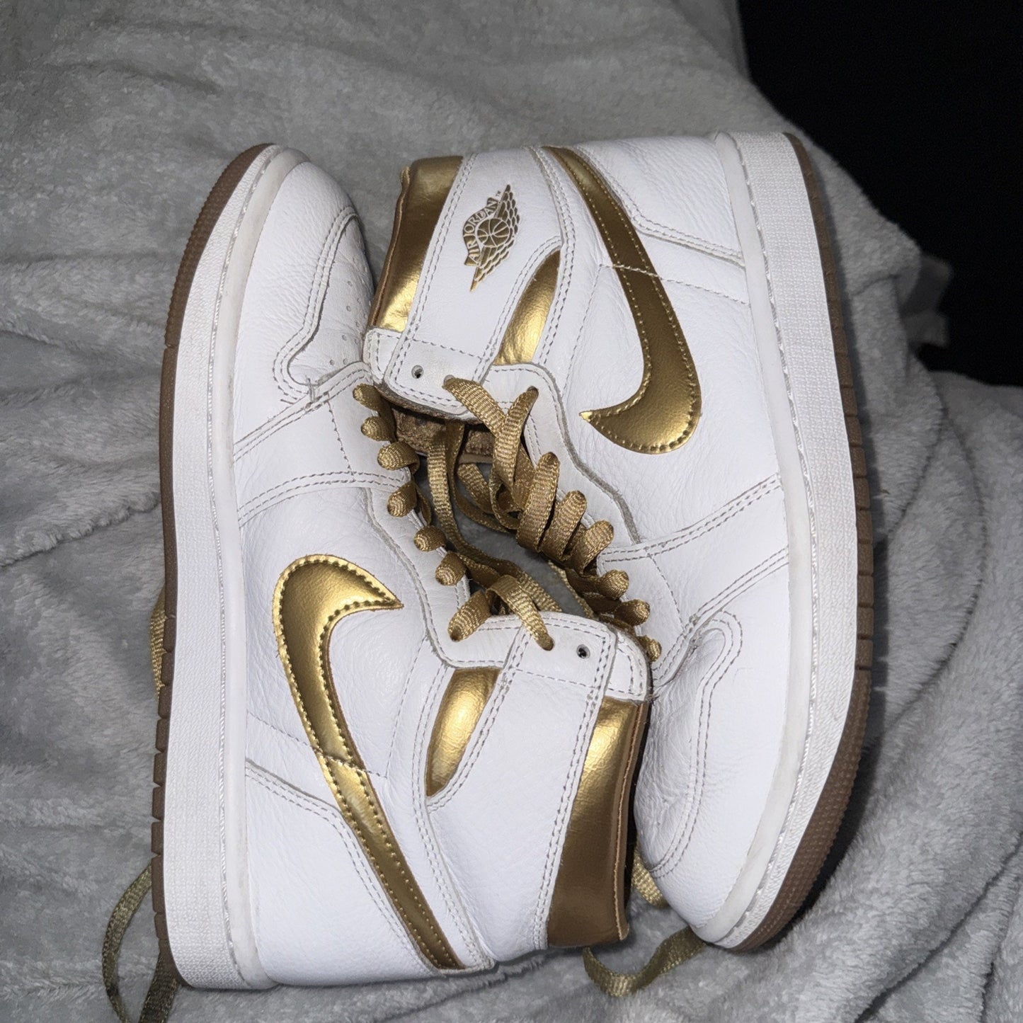 Air Jordan 1 Retro High OG Metallic Gold Women's