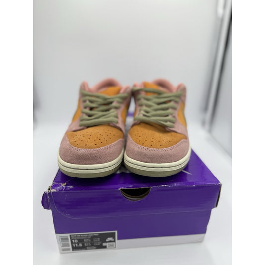 Size 10 - Nike Dunk SB Low Red Stardust bs872