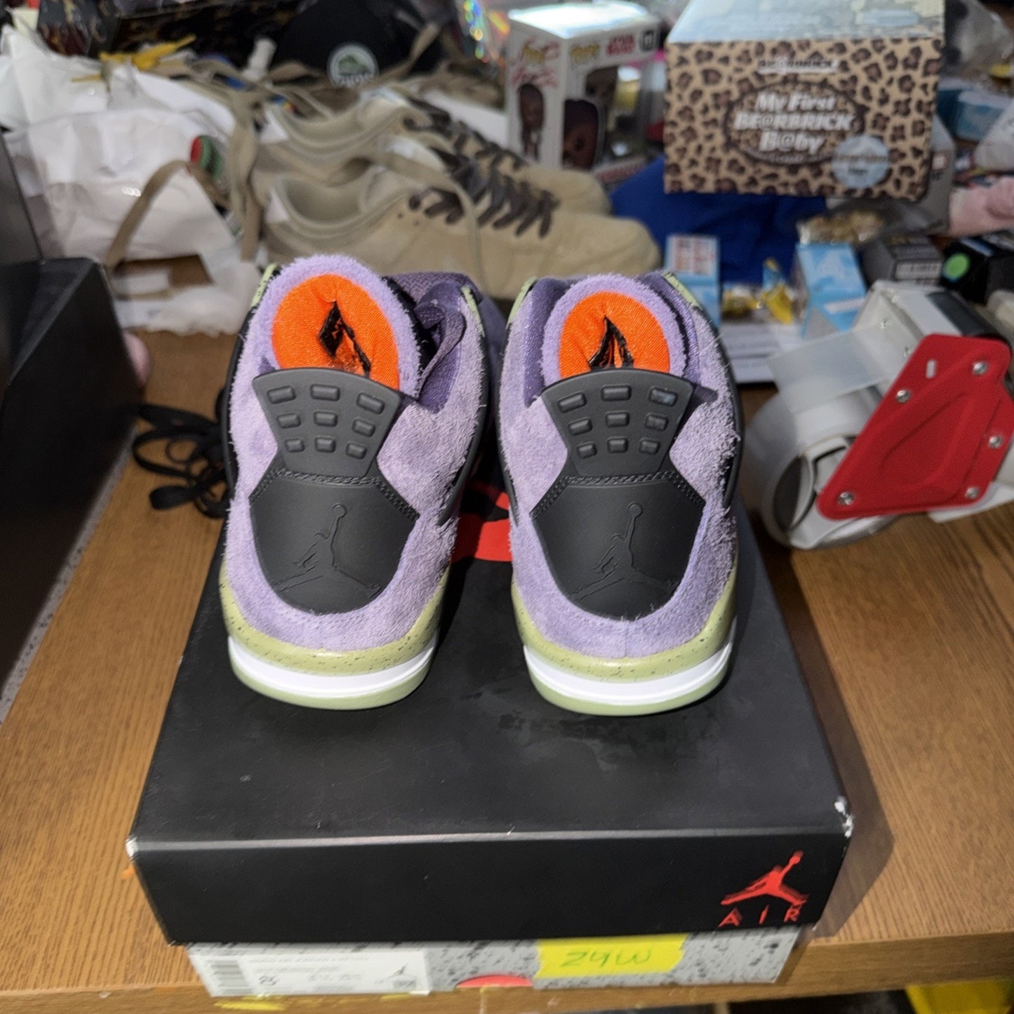 Air Jordan (W) 4 Retro "CANYON PURPLE" 2022 - Size 8W - aq9129 500 (191-24)