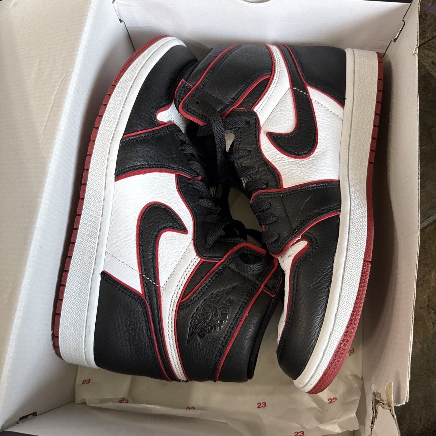 Size 9 - Jordan 1 Retro High OG Bloodline 2019