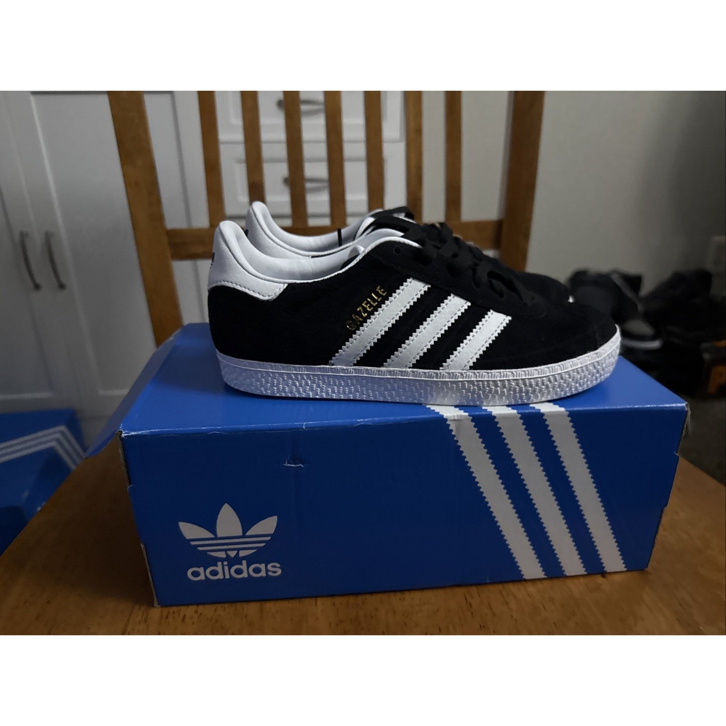 ADIDAS GAZELLE C BLACK/WHITE/GOLD BB2507 Kids SIZE 1 BS109