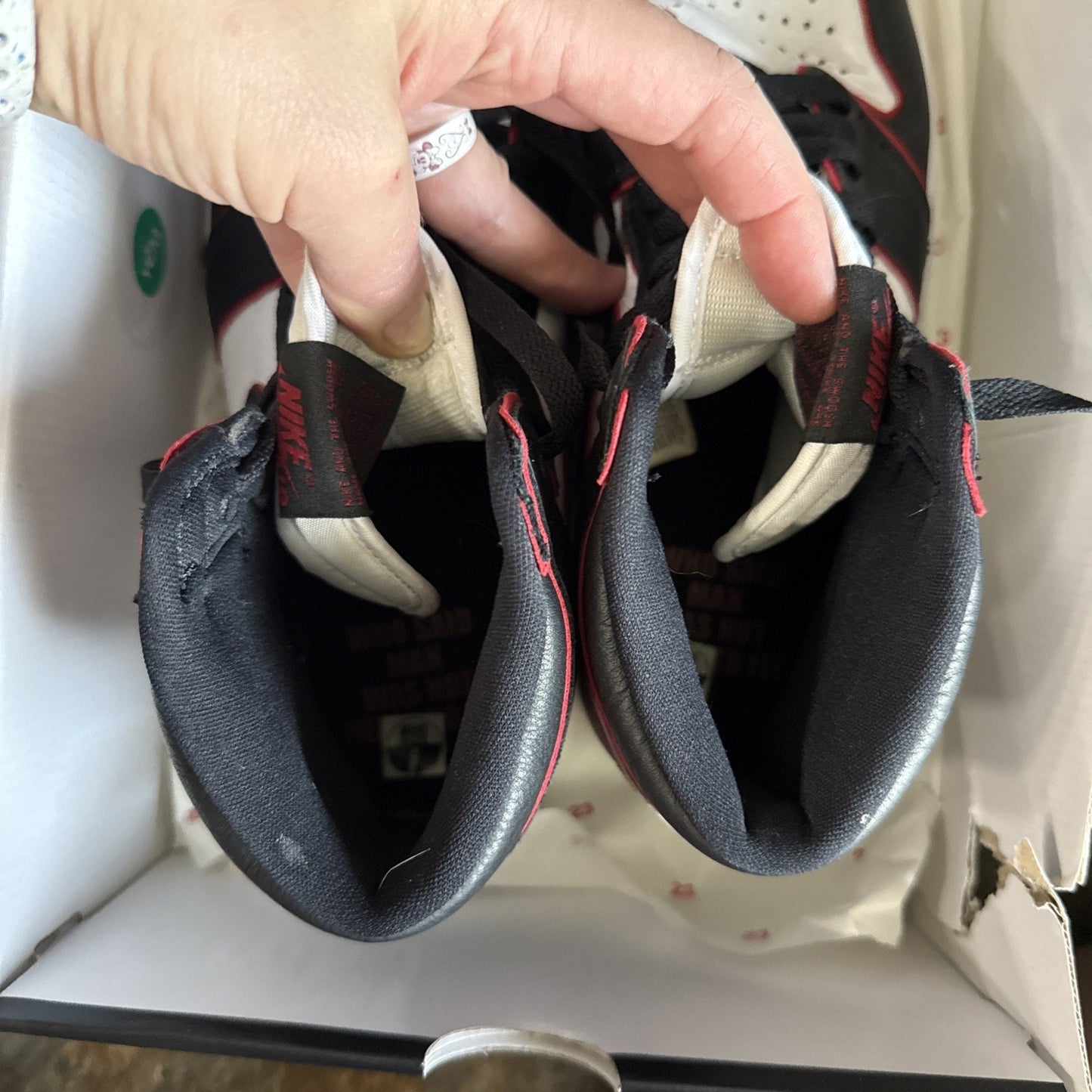 Size 9 - Jordan 1 Retro High OG Bloodline 2019