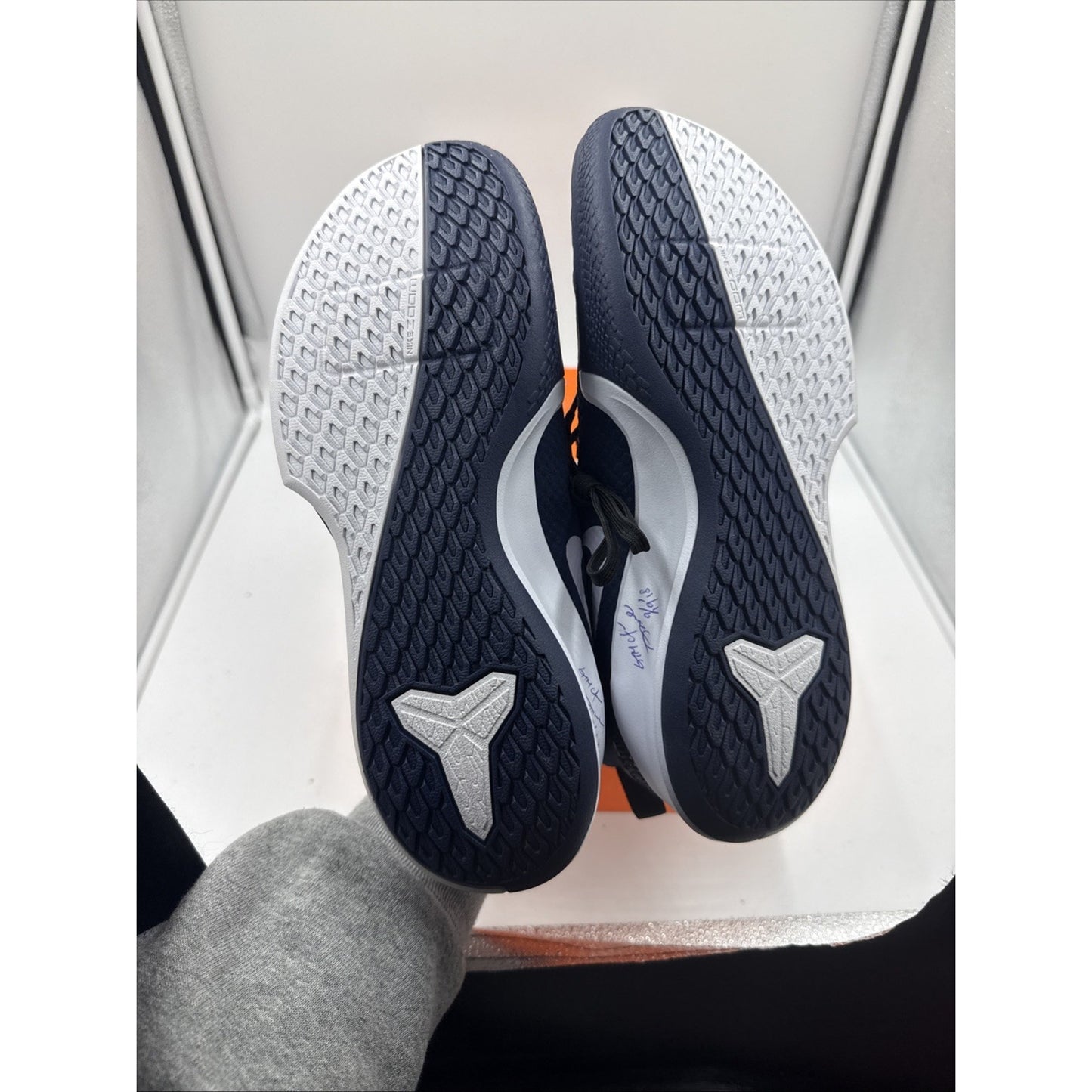 Size 9 - Nike Mamba Focus TB Midnight Navy Sample Pair