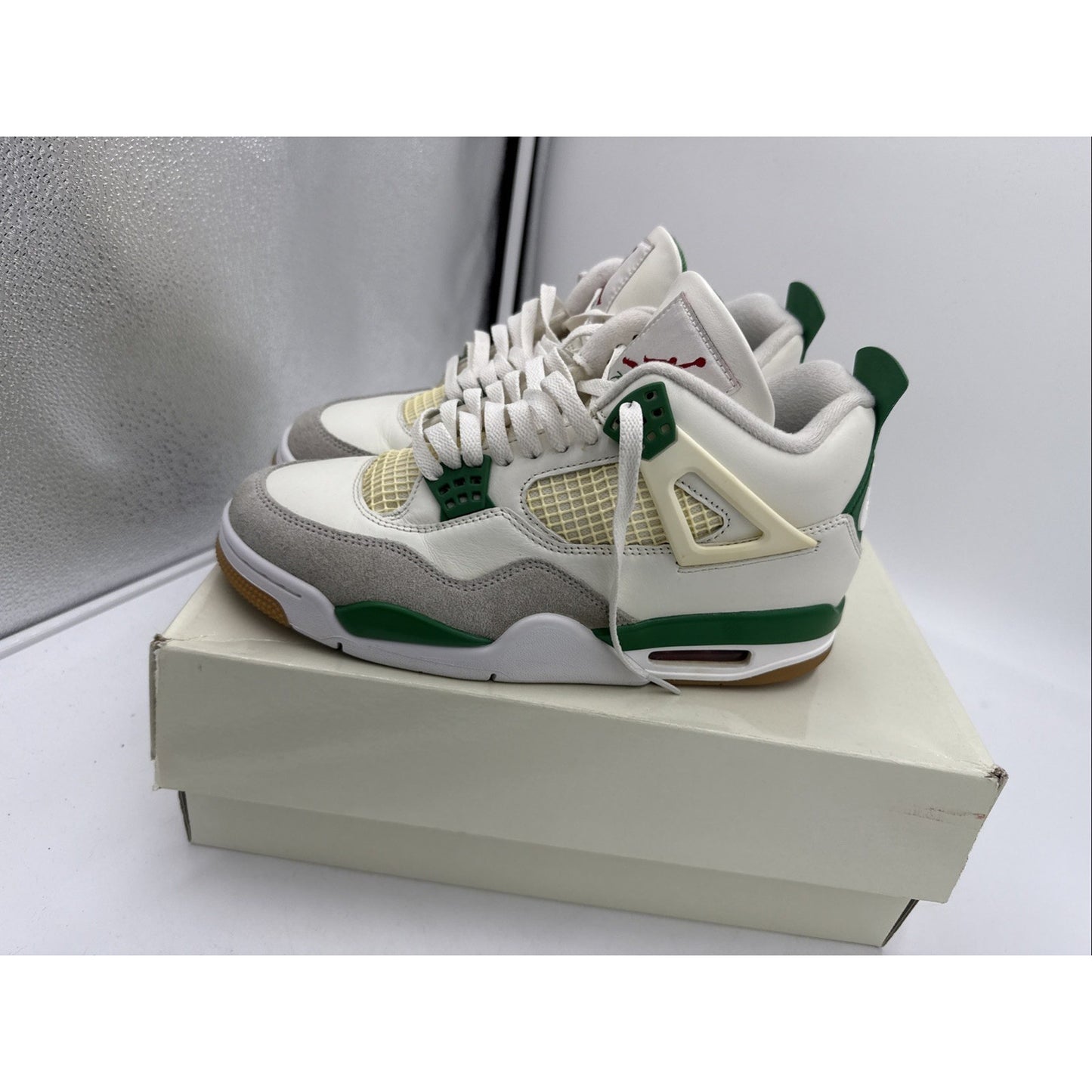 Size 8.5 Air Jordan 4 Retro PINE GREEN Sb 2023