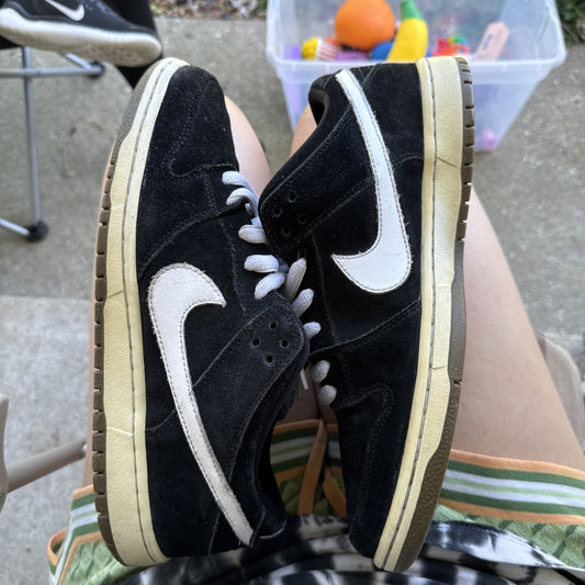 Nike SB Dunk Low Pro Shoes Mens Size 10 Black White Gum Suede Skate 304292-016