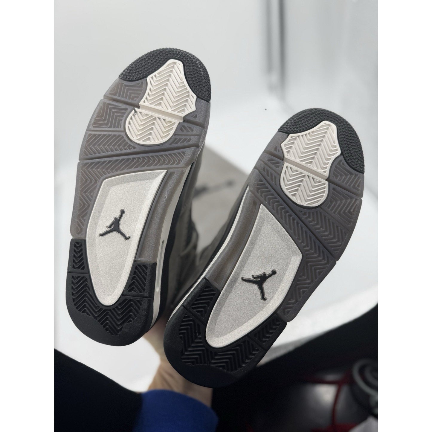 Size 5y Jordan 4 Retro Cave Stone ib4171-200