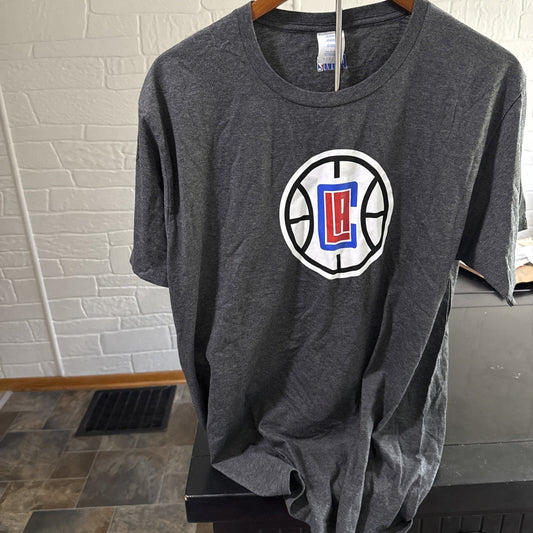 Men's NBA LA Clippers Stadium Essentials Primary Logo T-Shirt Size L Charcoal