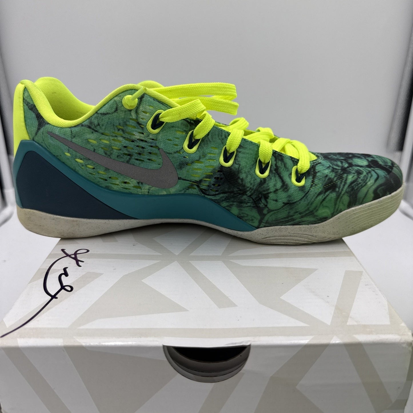 Size 10 - Nike Kobe 9 EM Easter